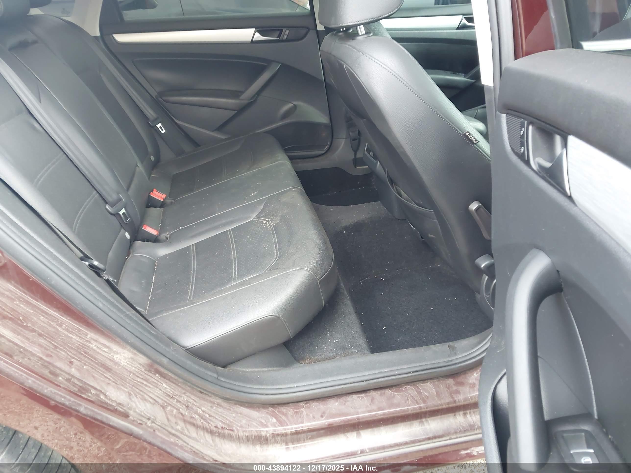 VOLKSWAGEN PASSAT image 8