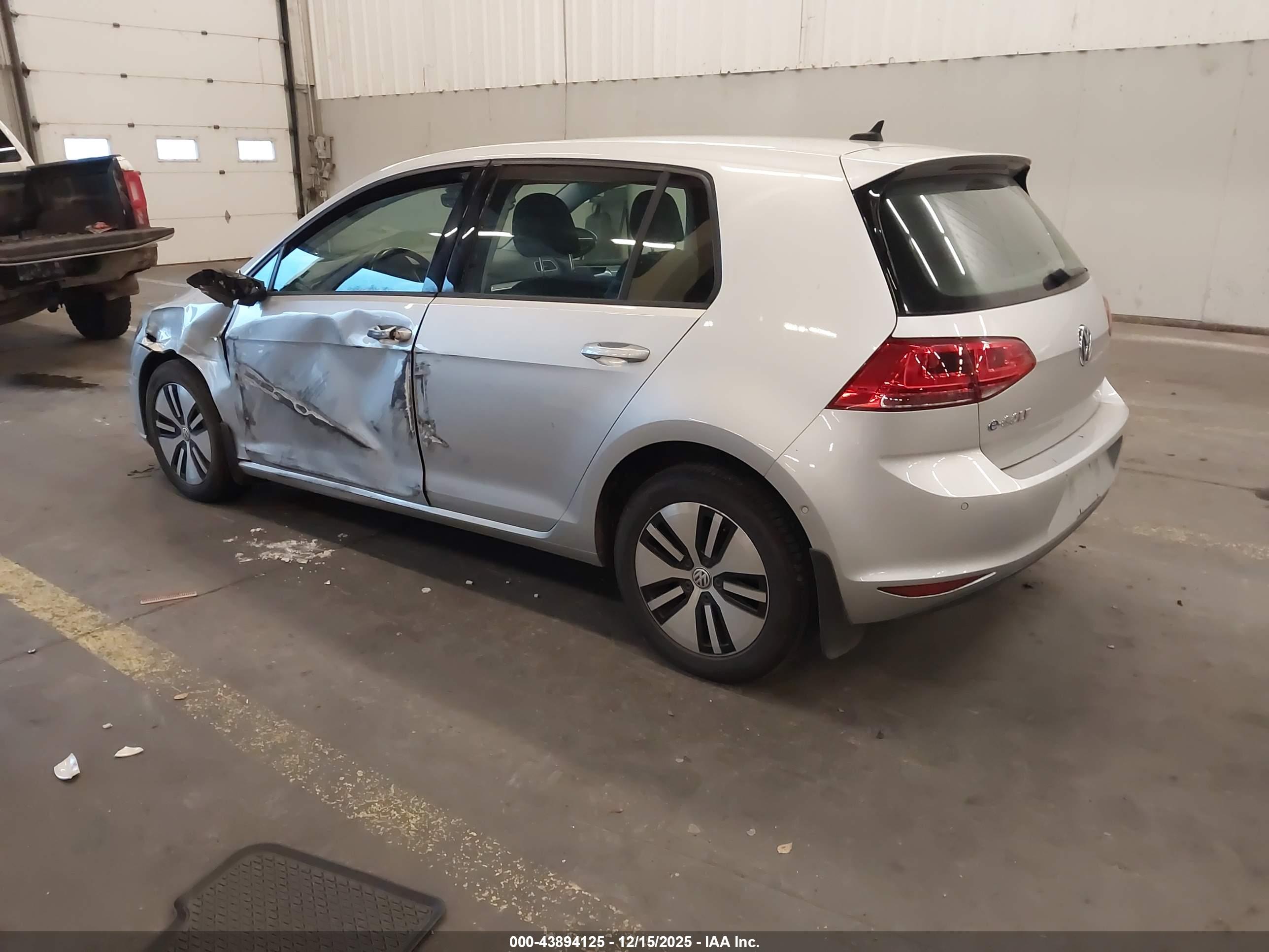 VOLKSWAGEN E-GOLF image 3