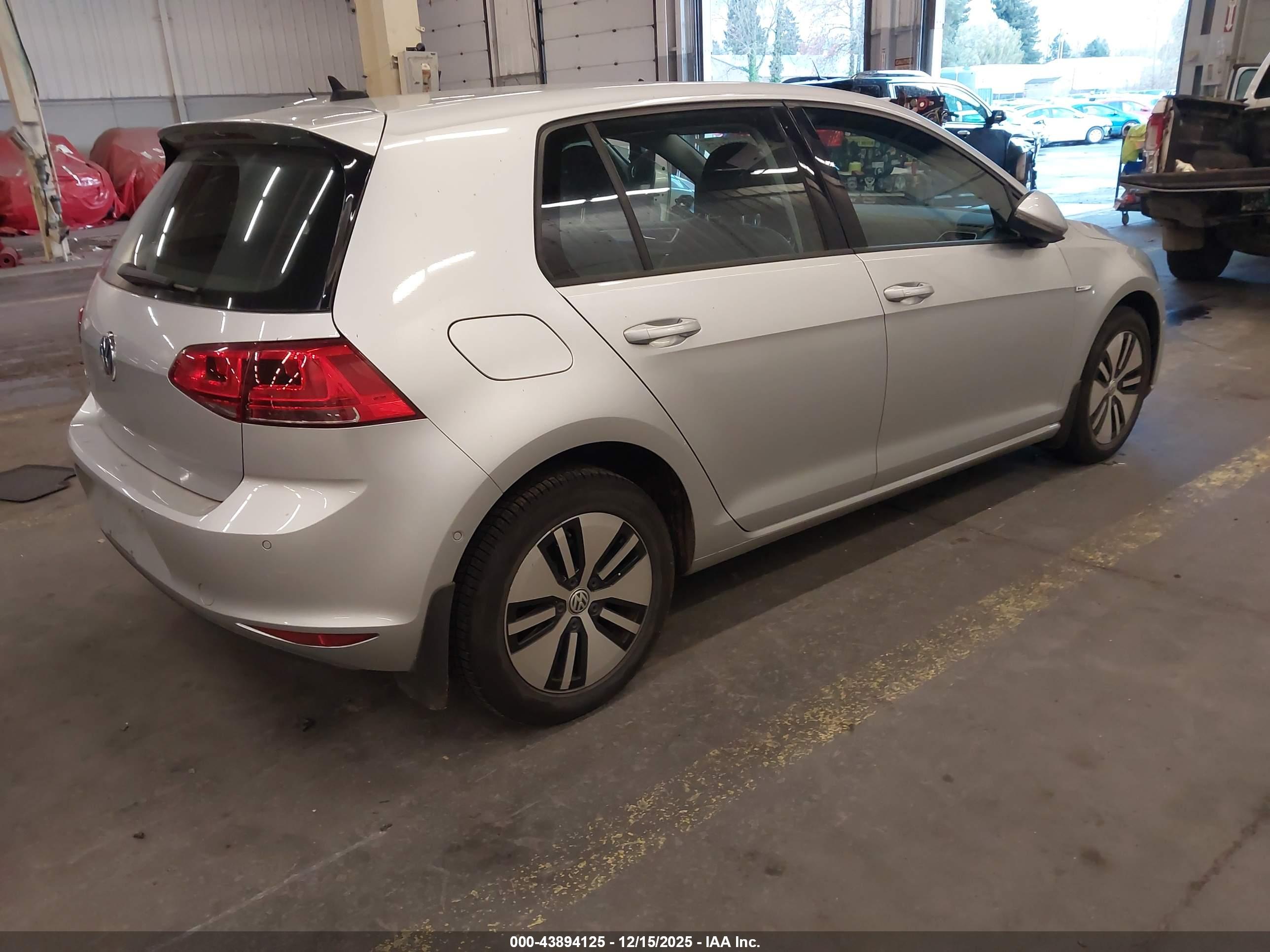 VOLKSWAGEN E-GOLF image 4
