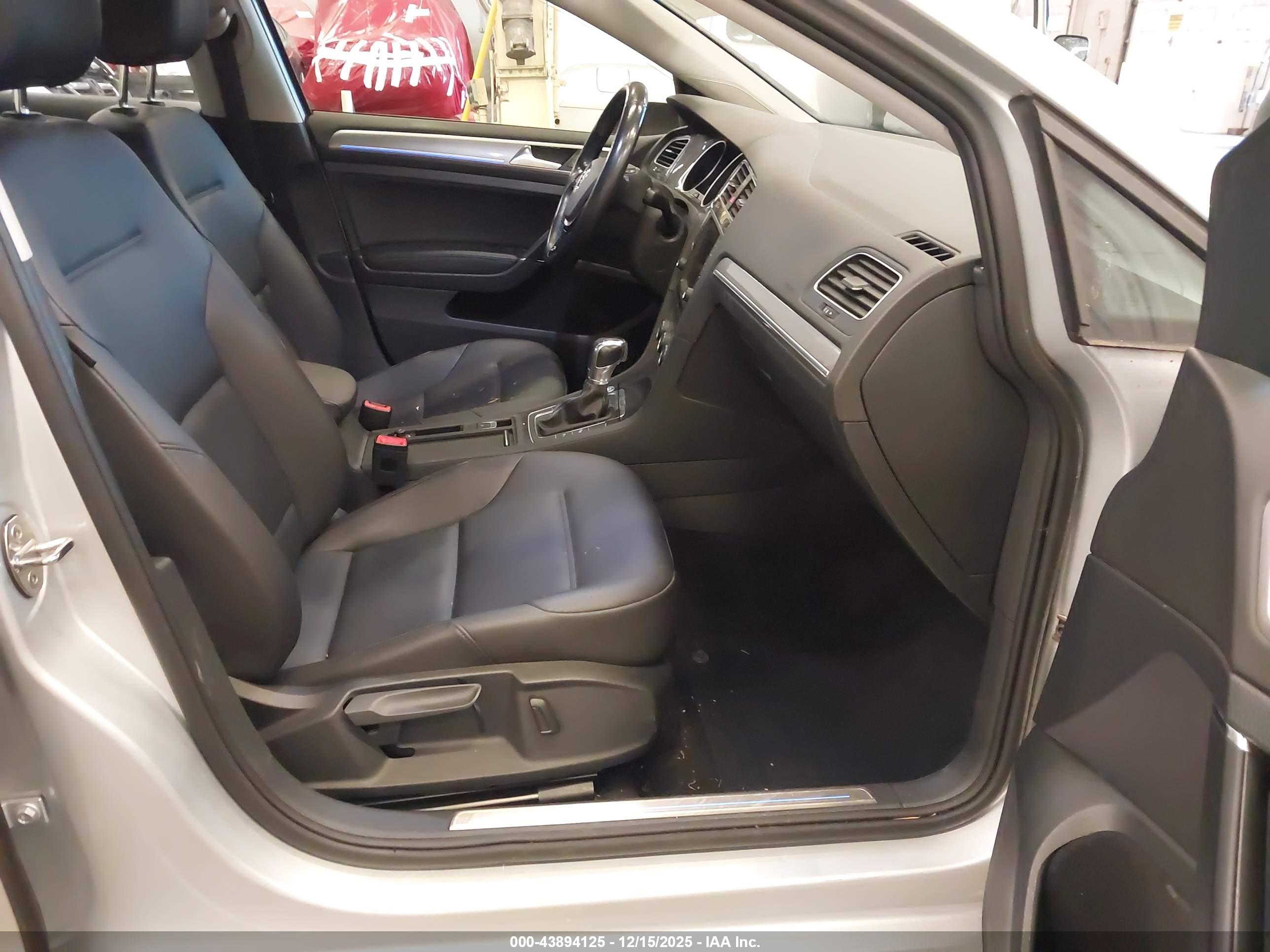 VOLKSWAGEN E-GOLF image 5