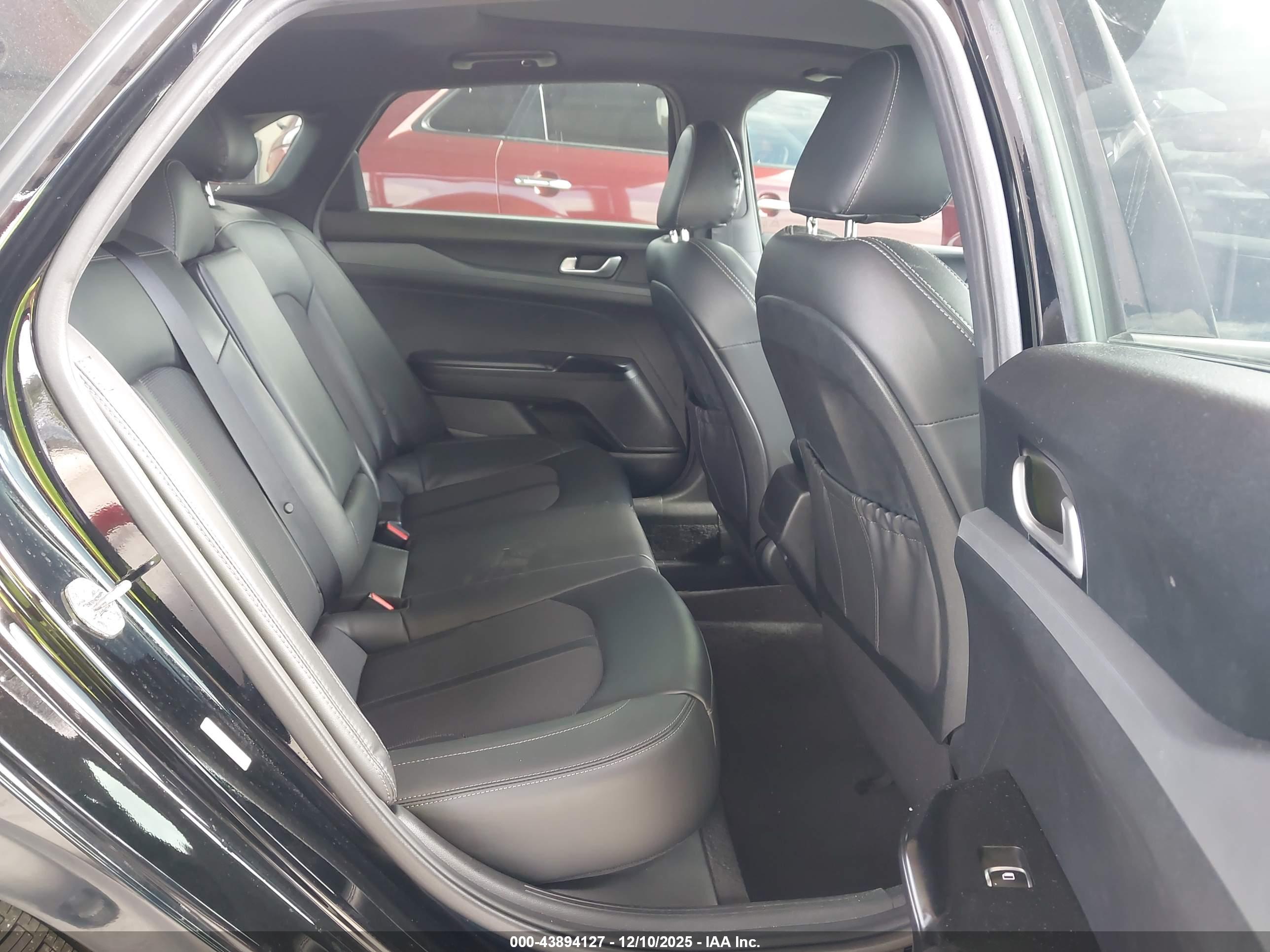 KIA K5 image 8