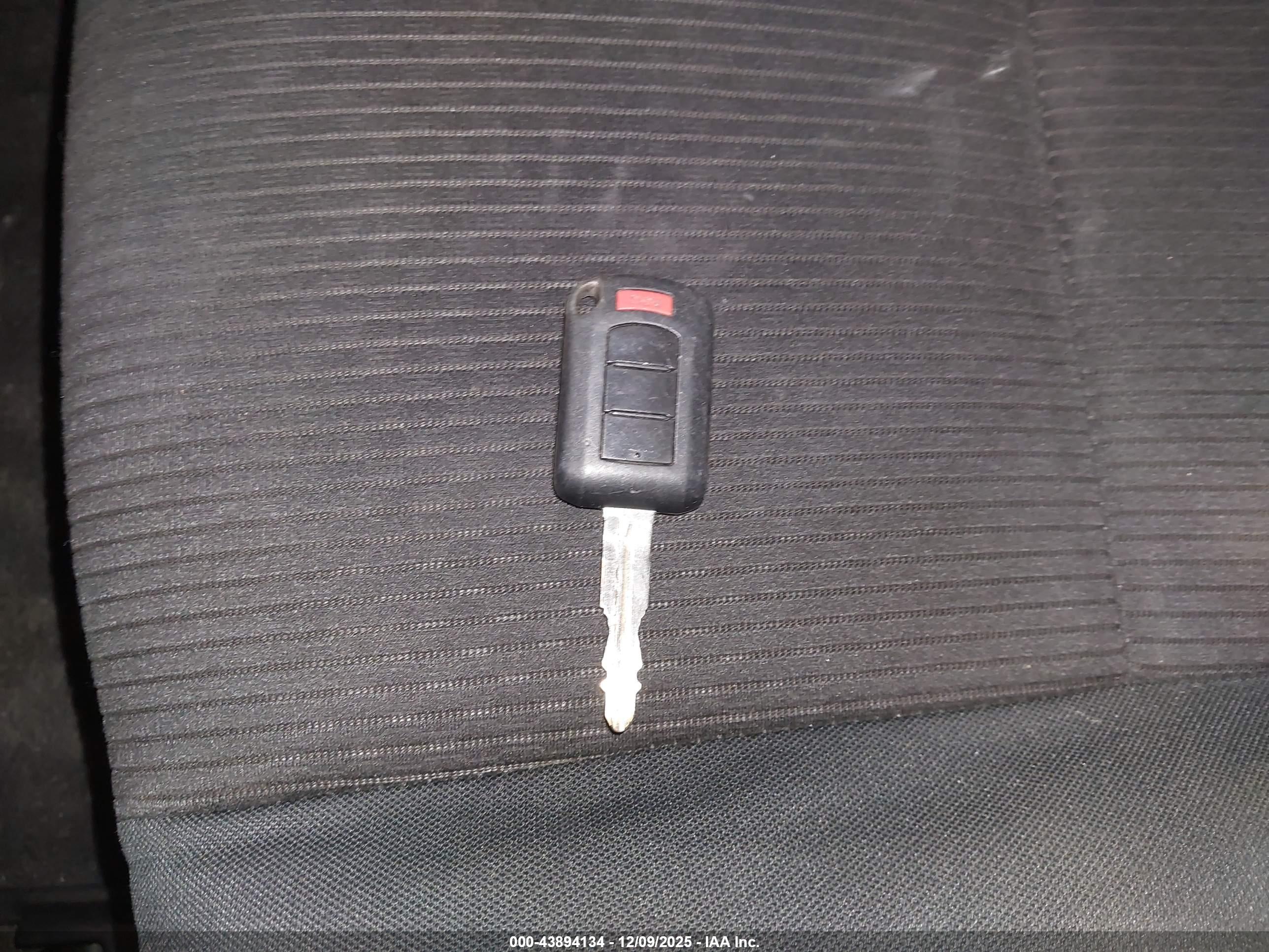 MITSUBISHI LANCER image 11