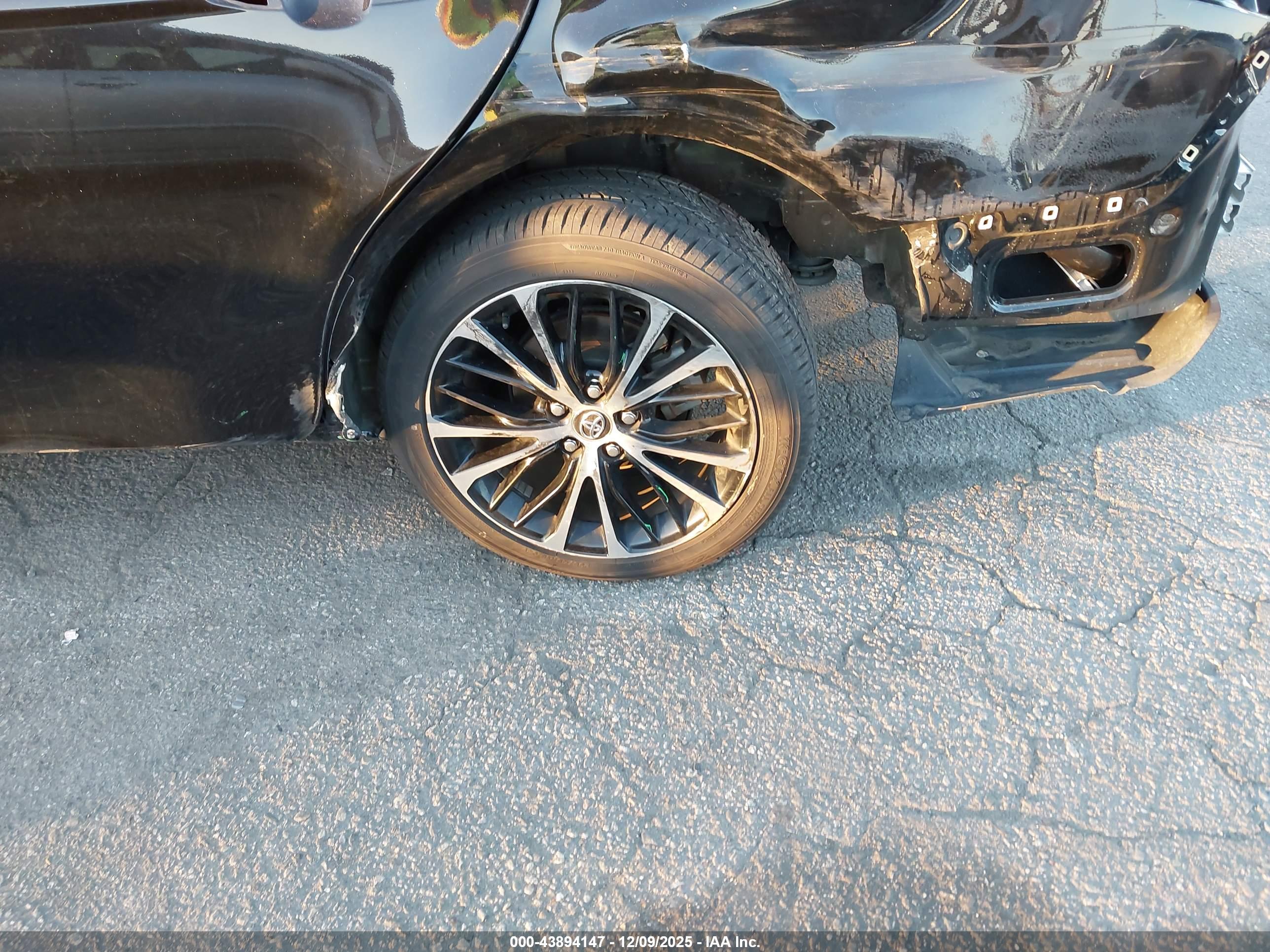 TOYOTA CAMRY image 6