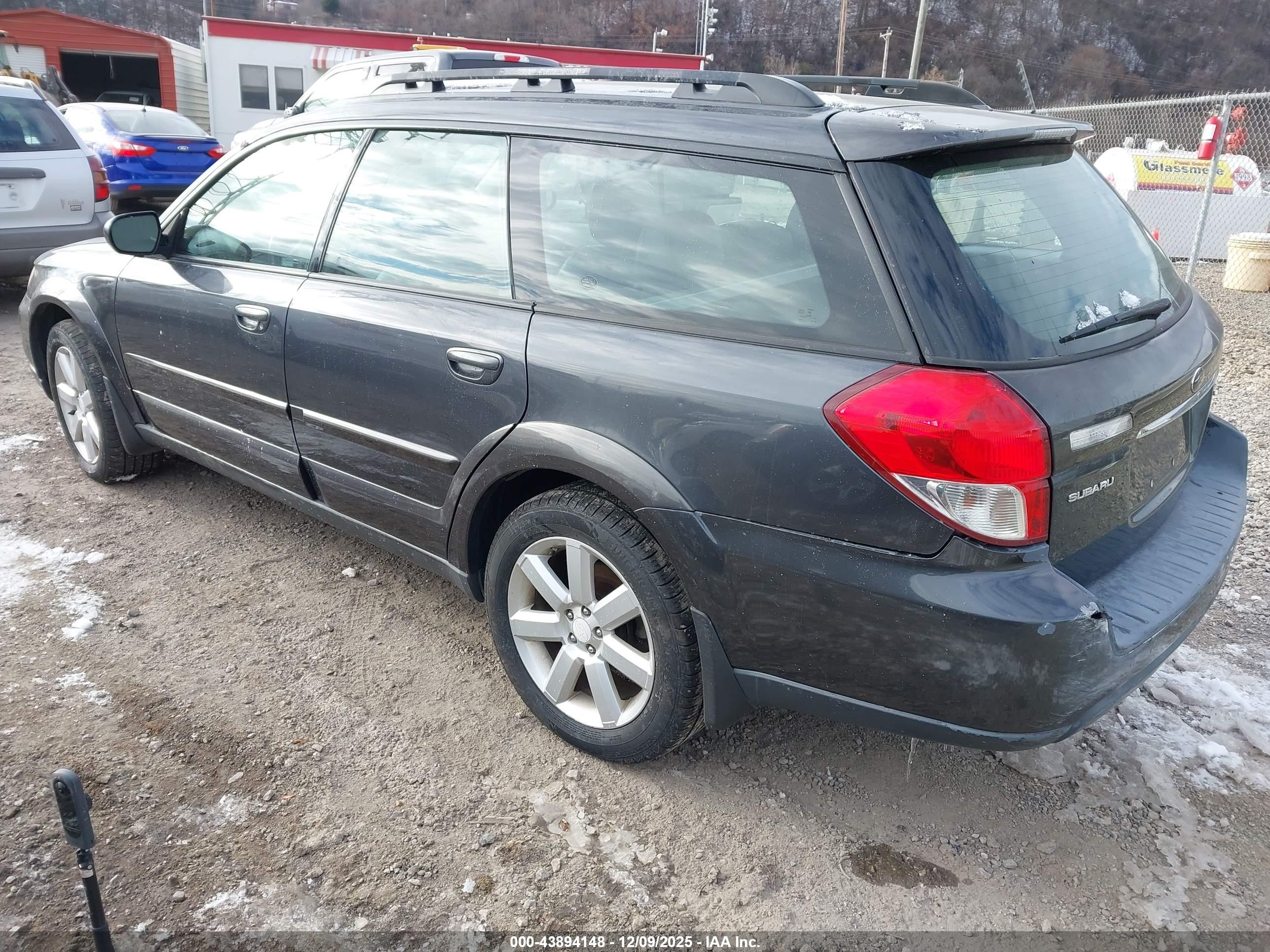 SUBARU OUTBACK image 3