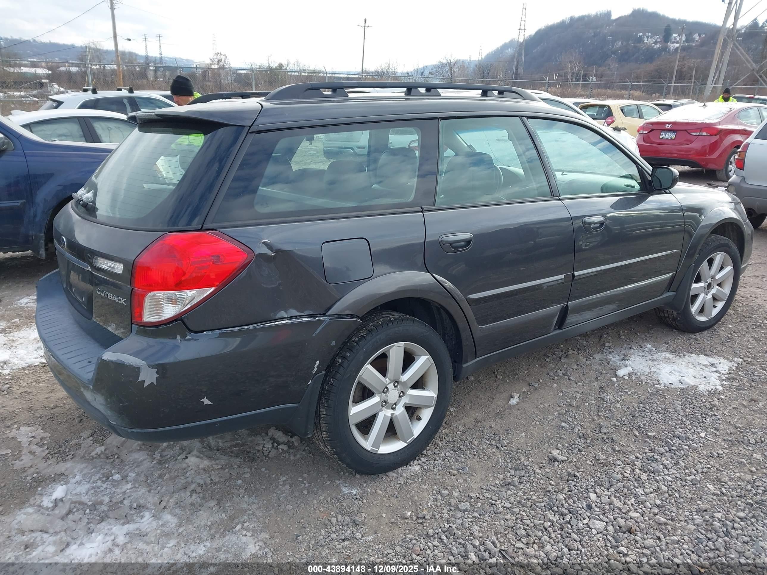 SUBARU OUTBACK image 4