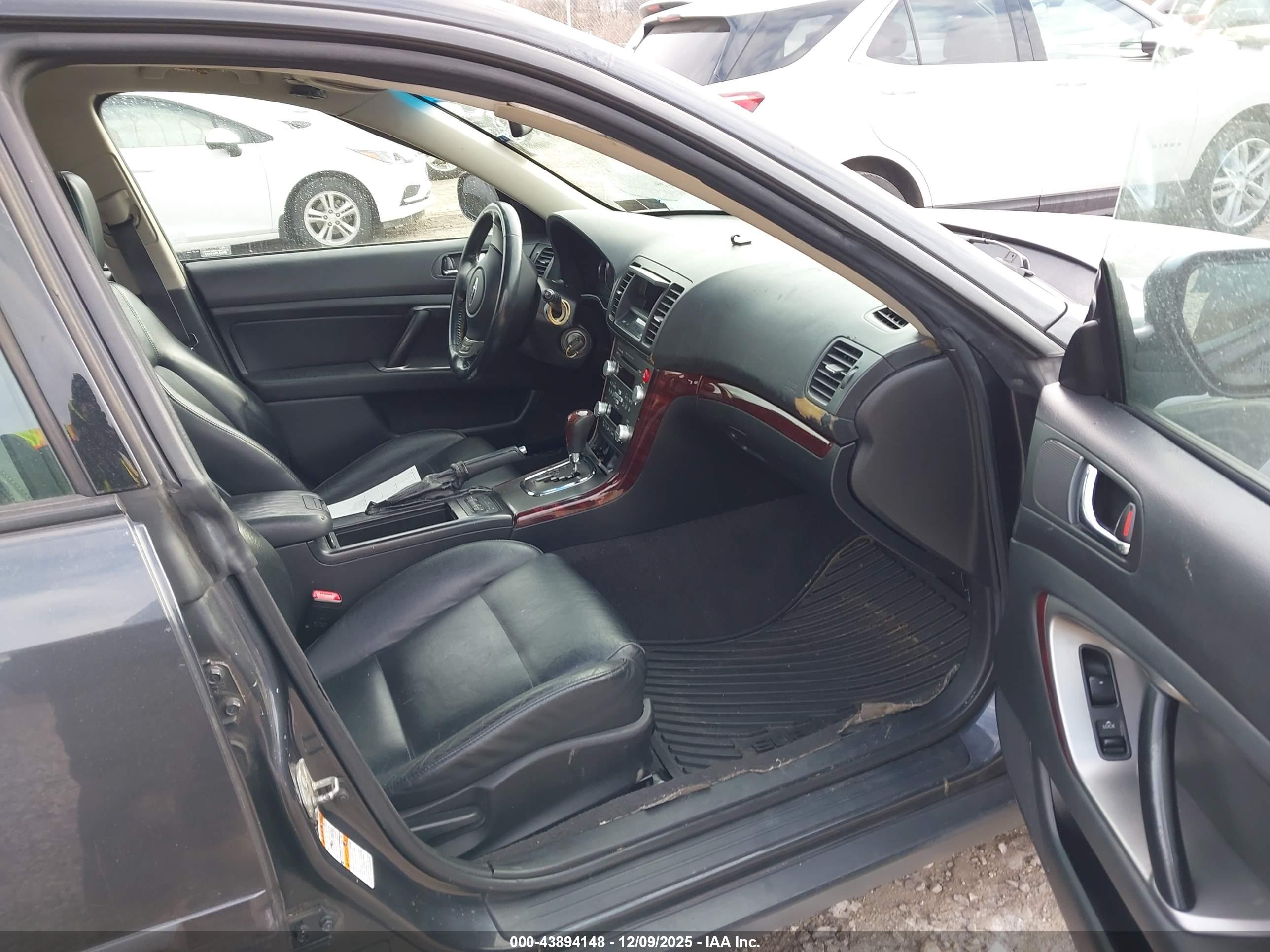 SUBARU OUTBACK image 5