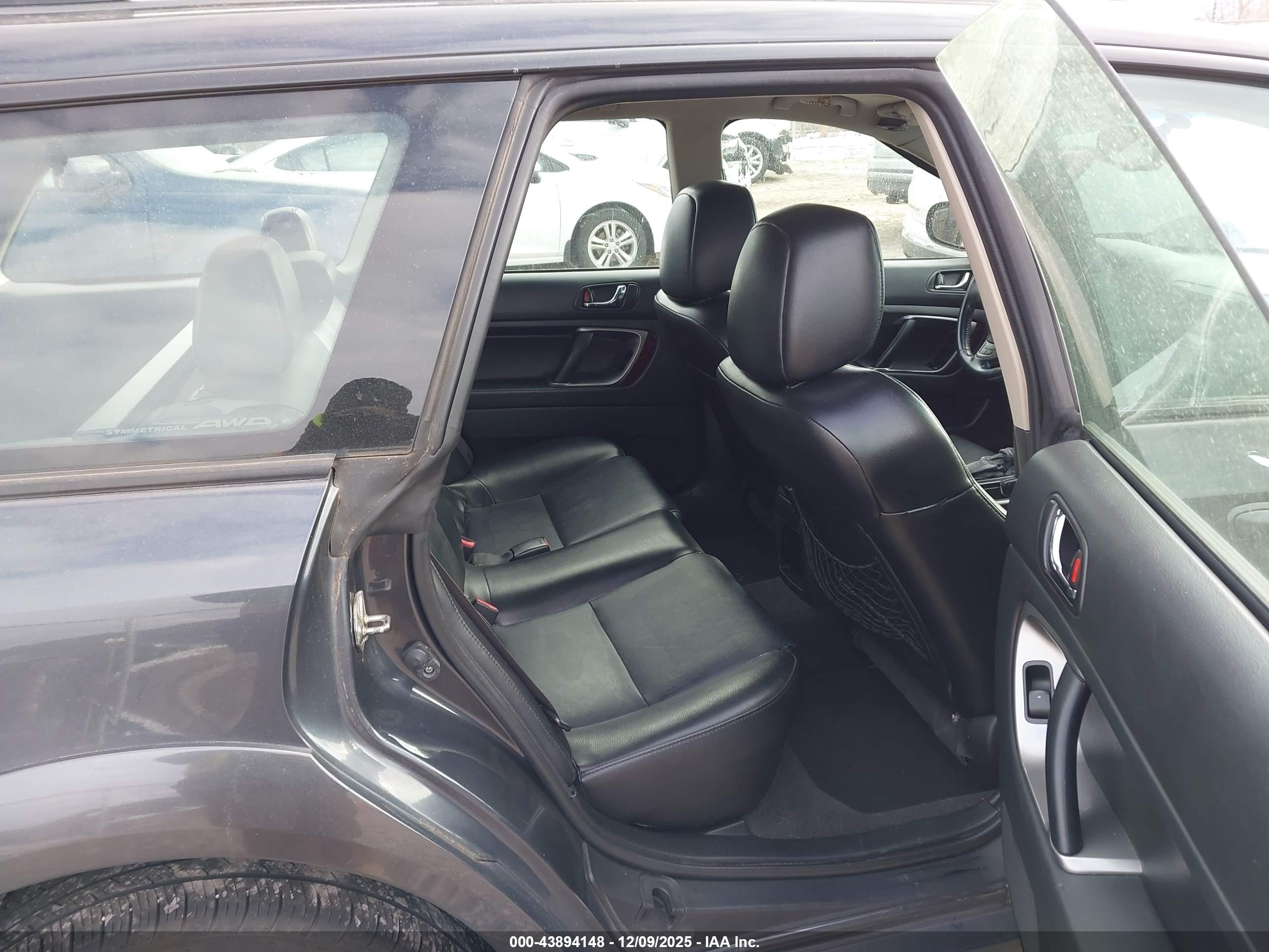 SUBARU OUTBACK image 8