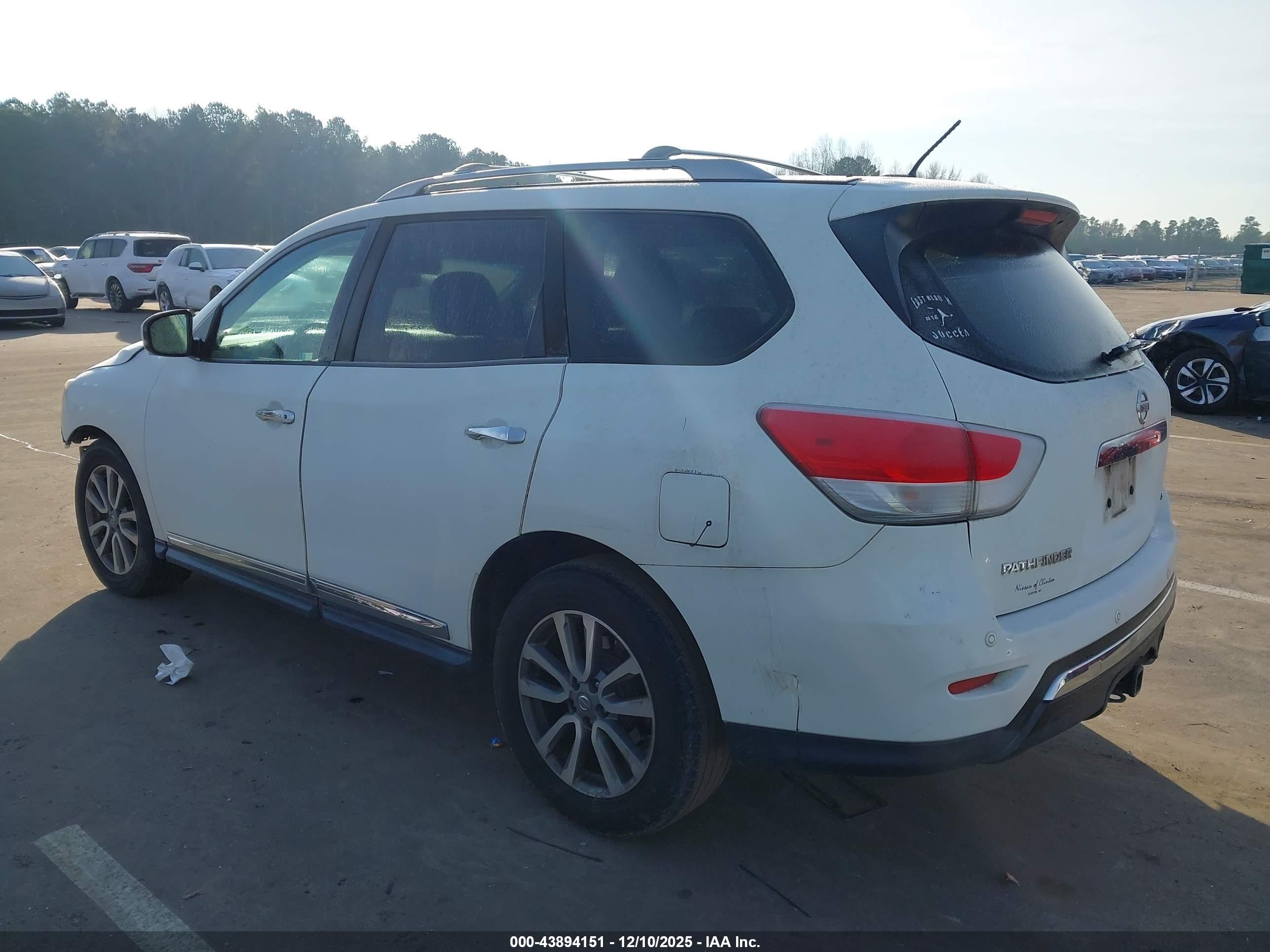 NISSAN PATHFINDER image 3