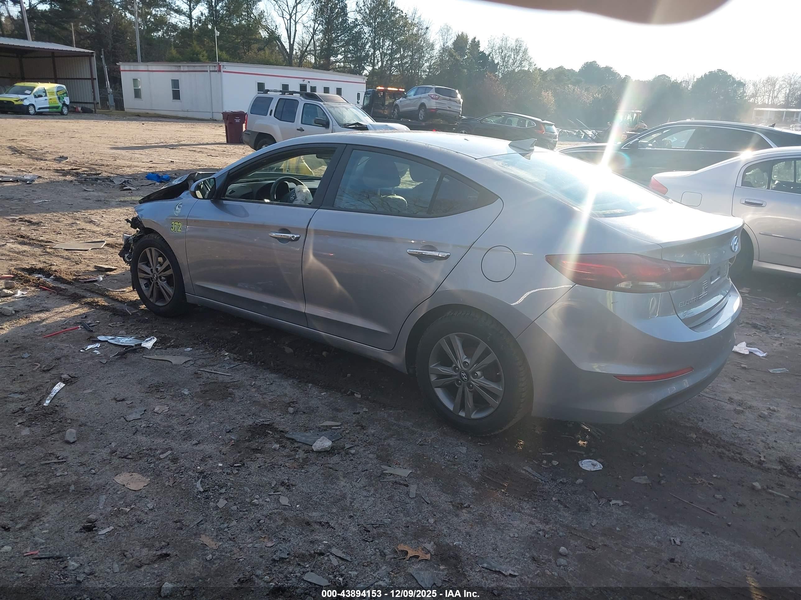 HYUNDAI ELANTRA image 3