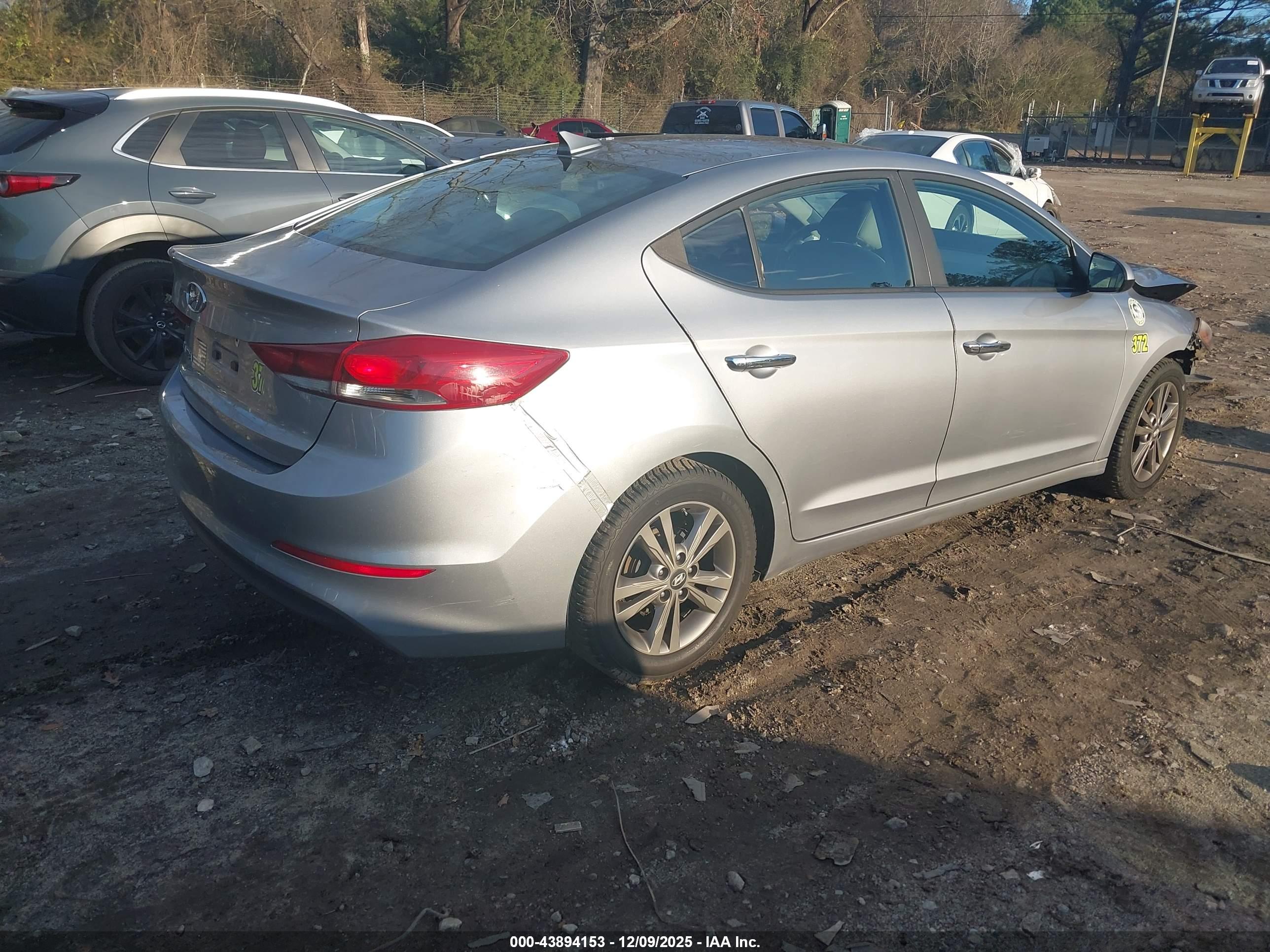 HYUNDAI ELANTRA image 4
