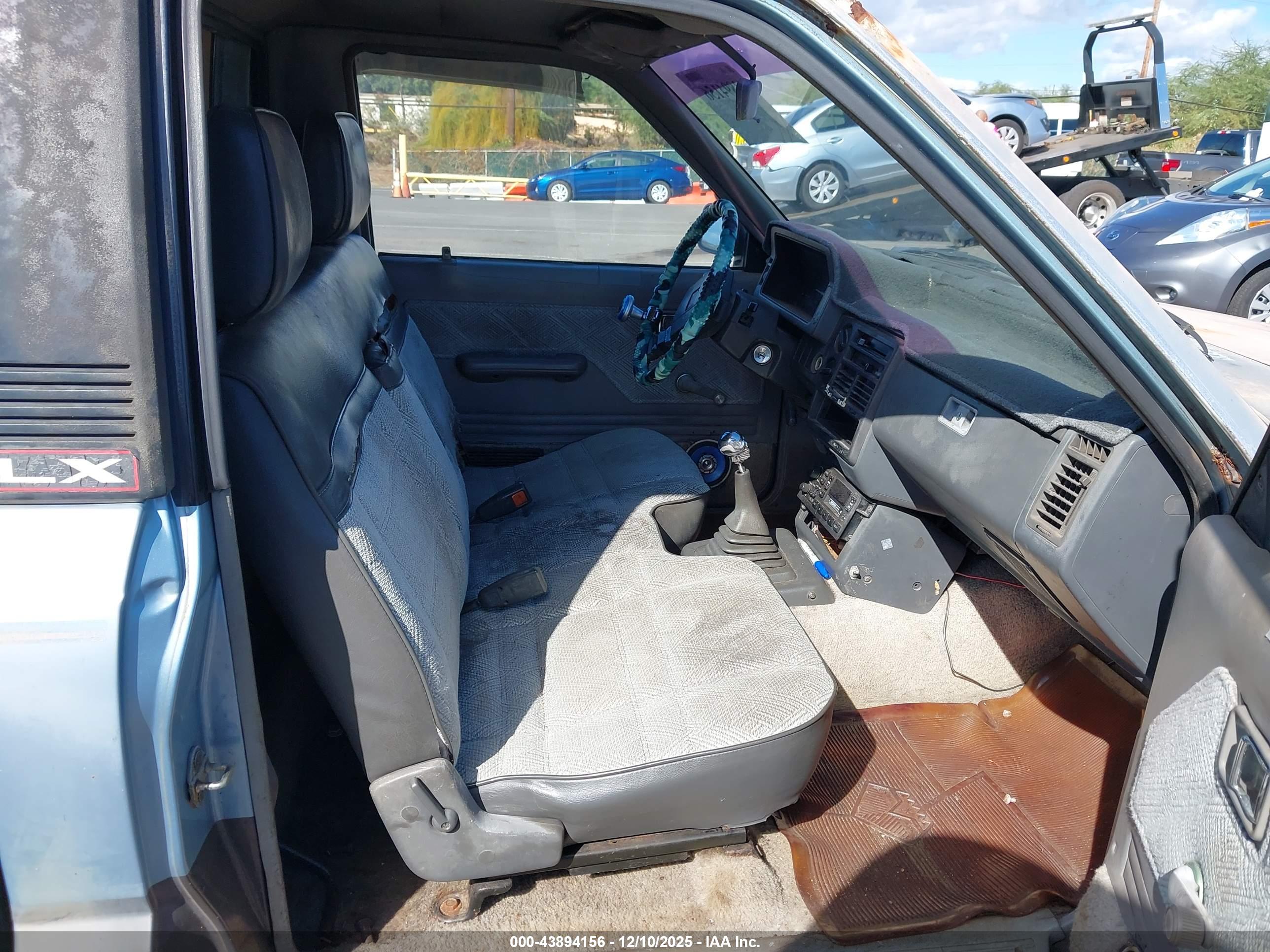 MAZDA B2200 image 5