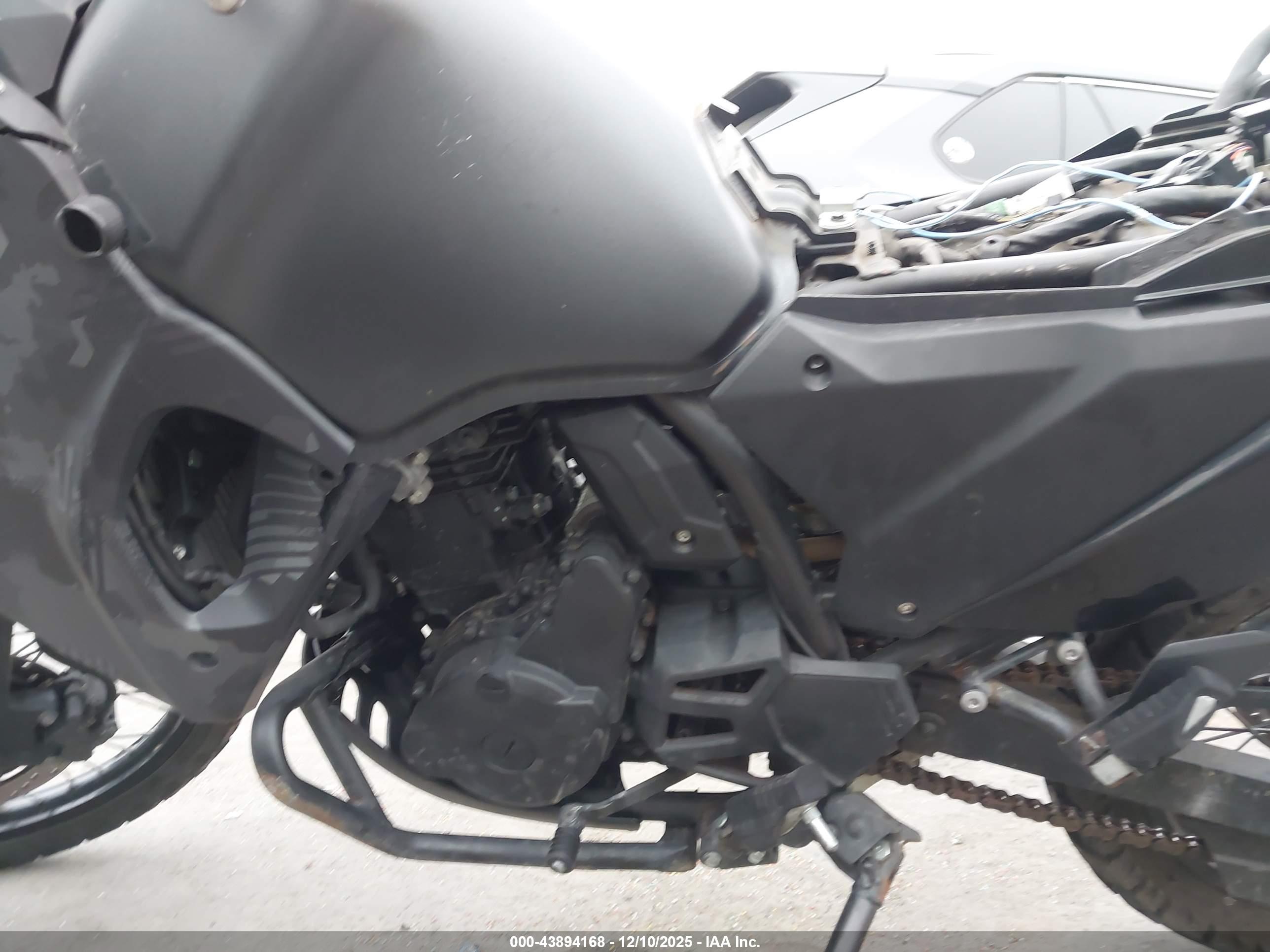 KAWASAKI KL650 image 9