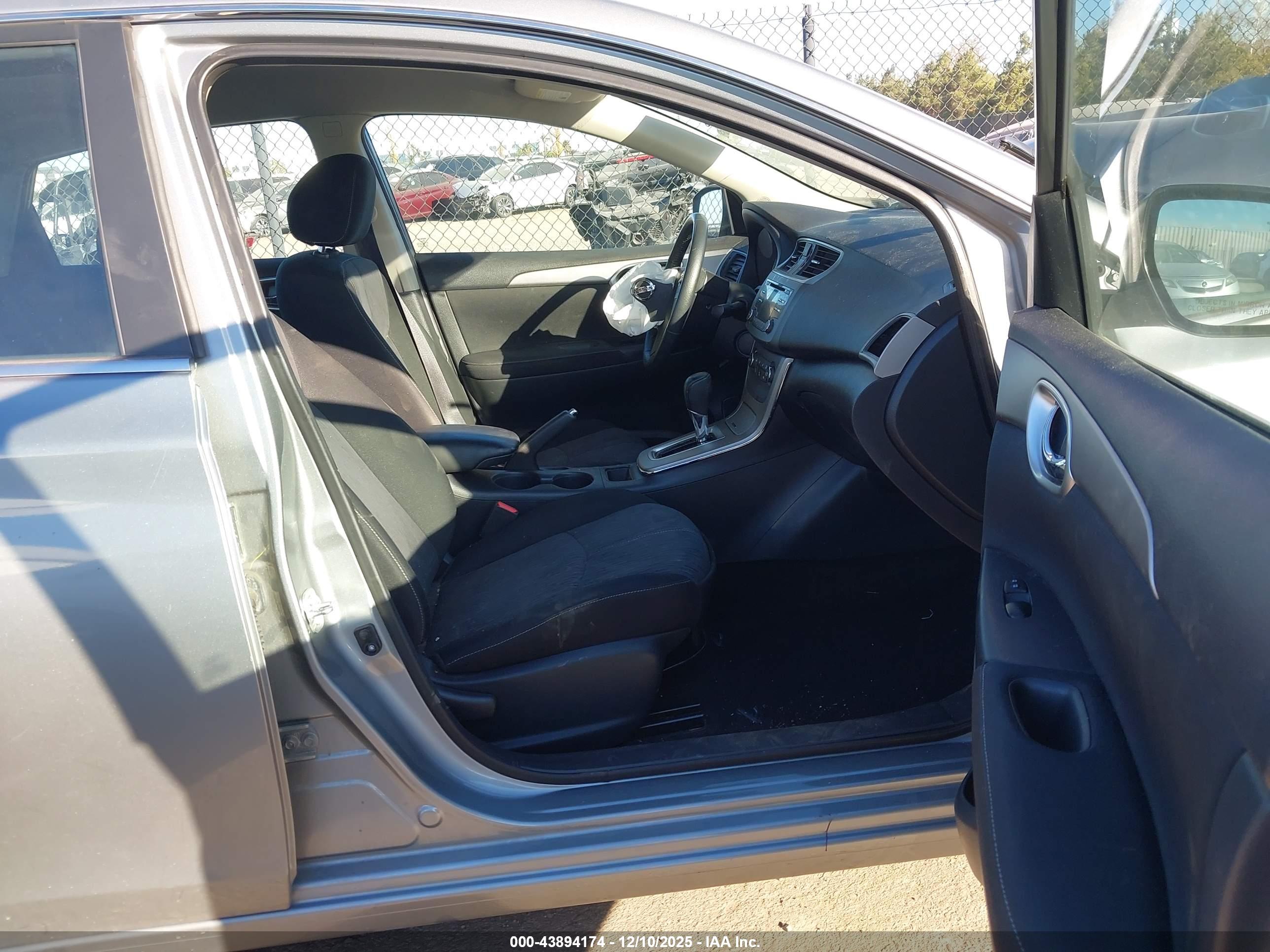 NISSAN SENTRA image 5