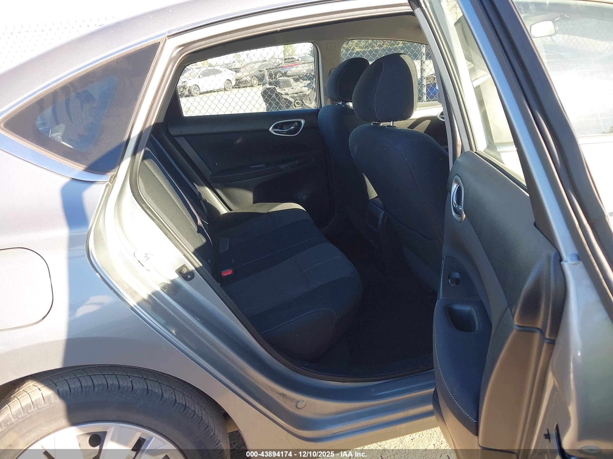 NISSAN SENTRA image 8