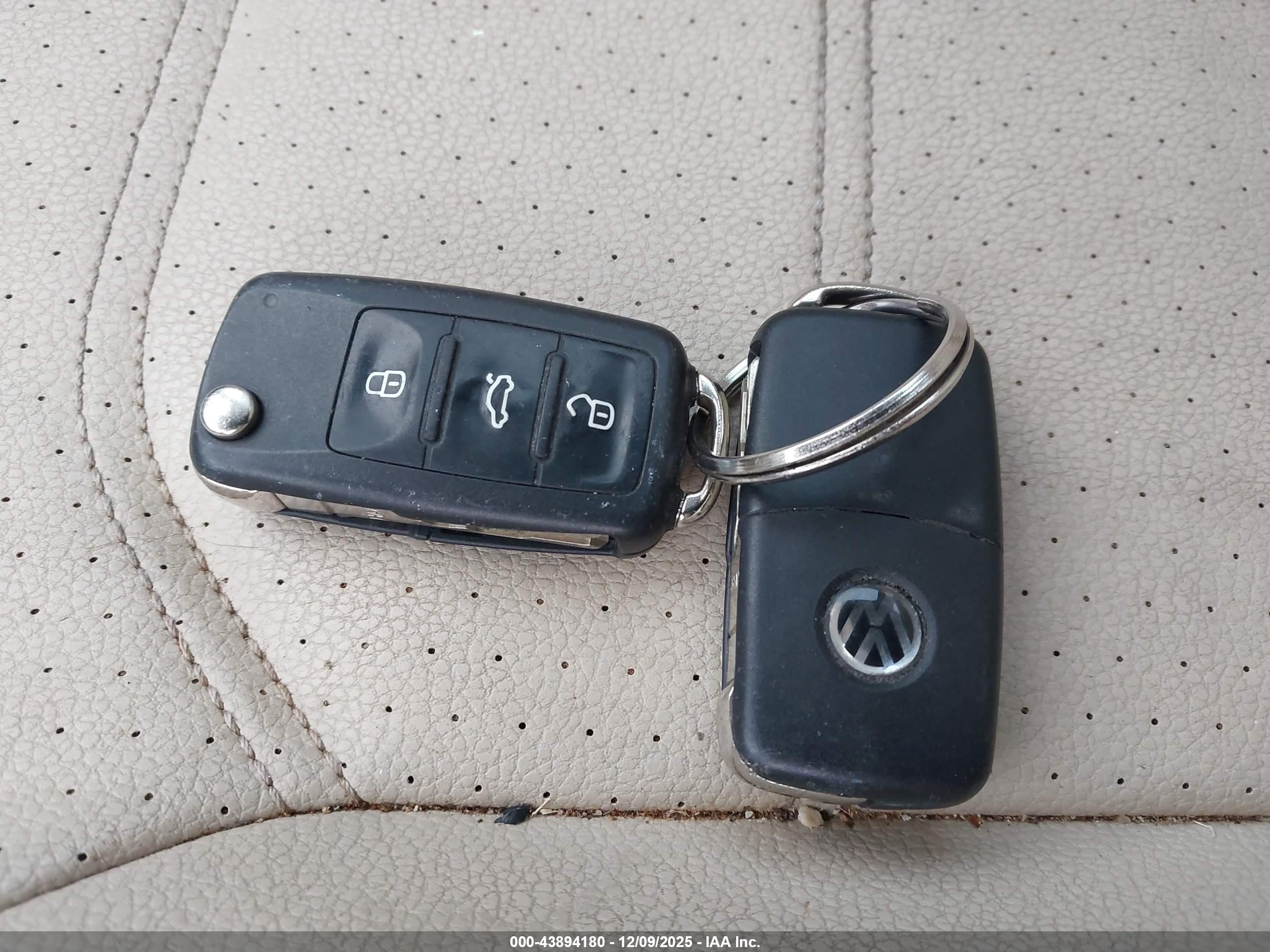 VOLKSWAGEN PASSAT image 11