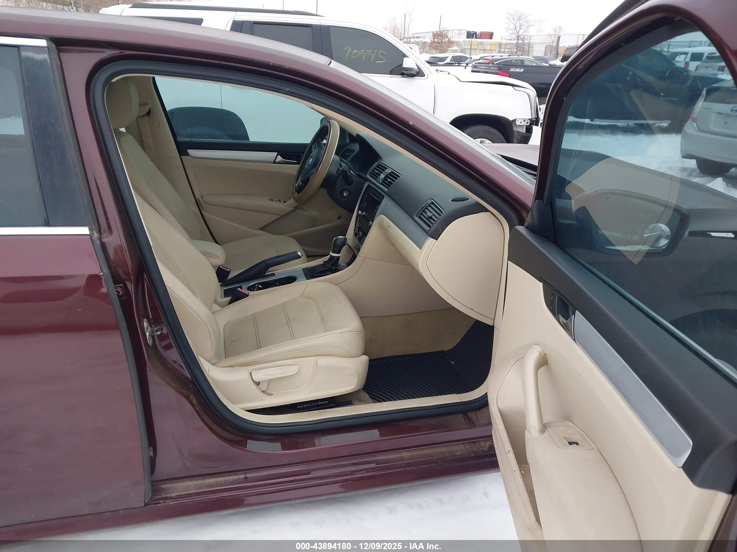 VOLKSWAGEN PASSAT image 5