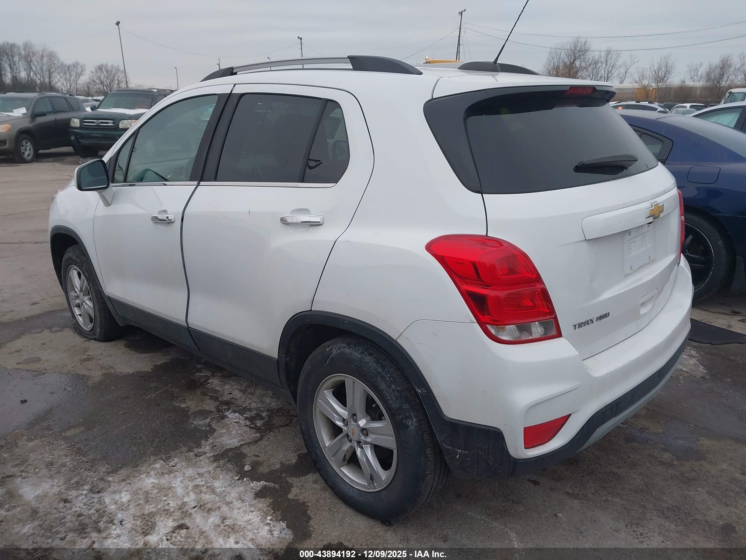 CHEVROLET TRAX image 3