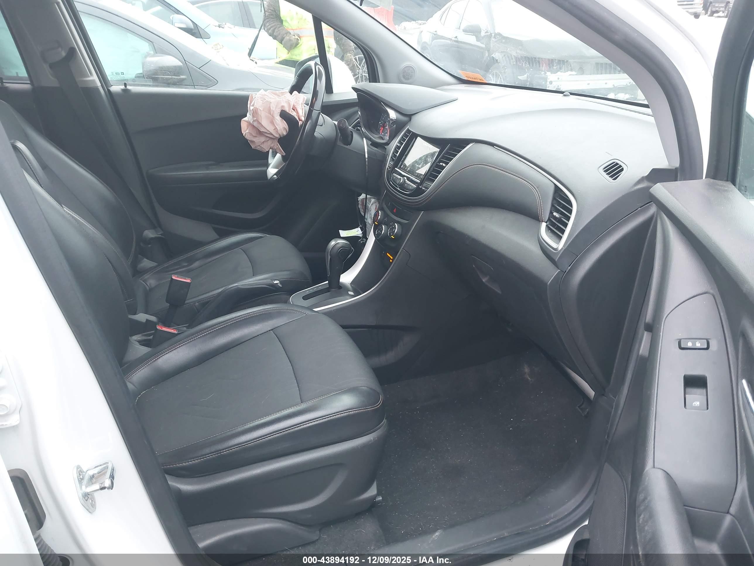 CHEVROLET TRAX image 5