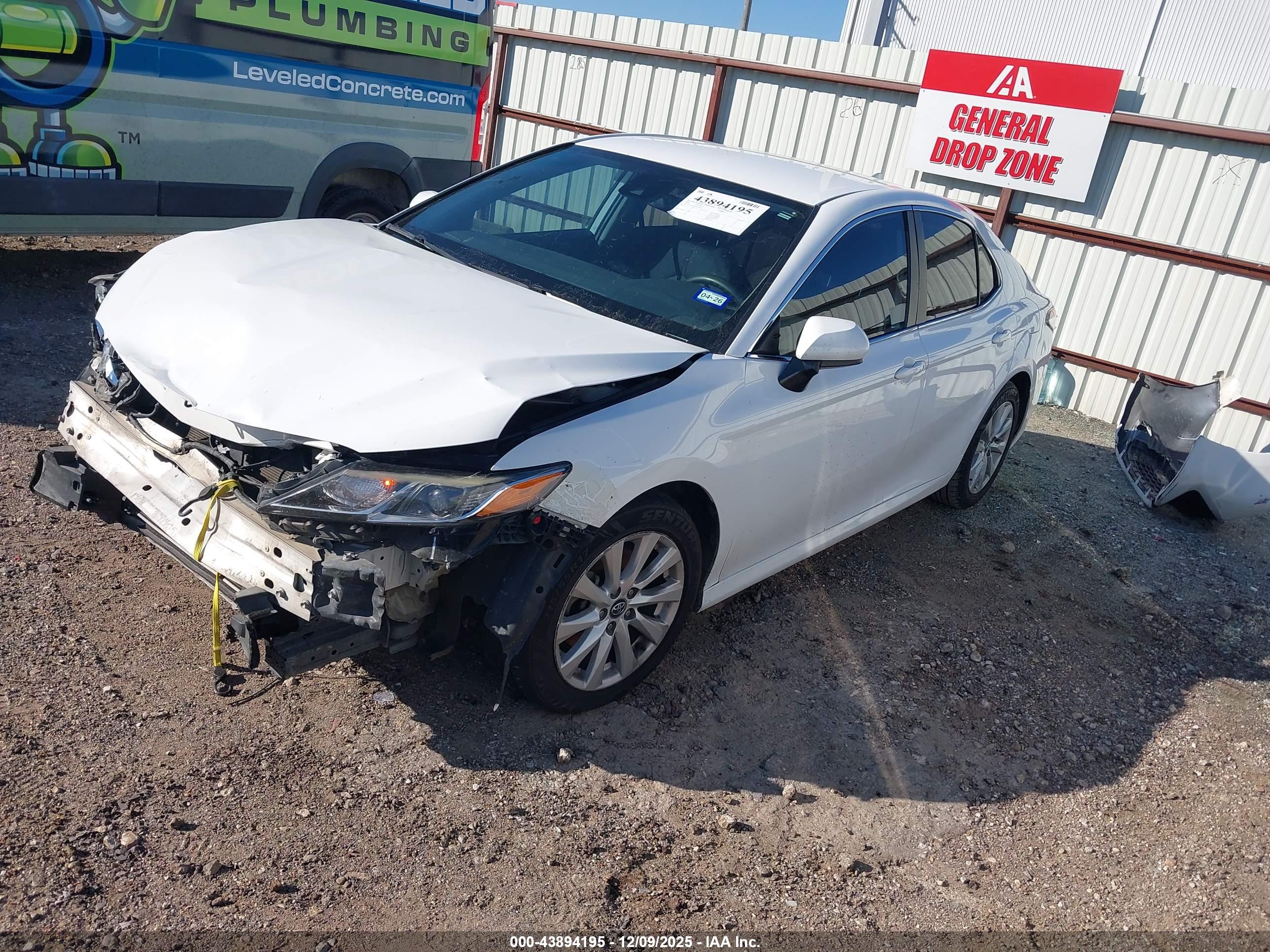 TOYOTA CAMRY image 2