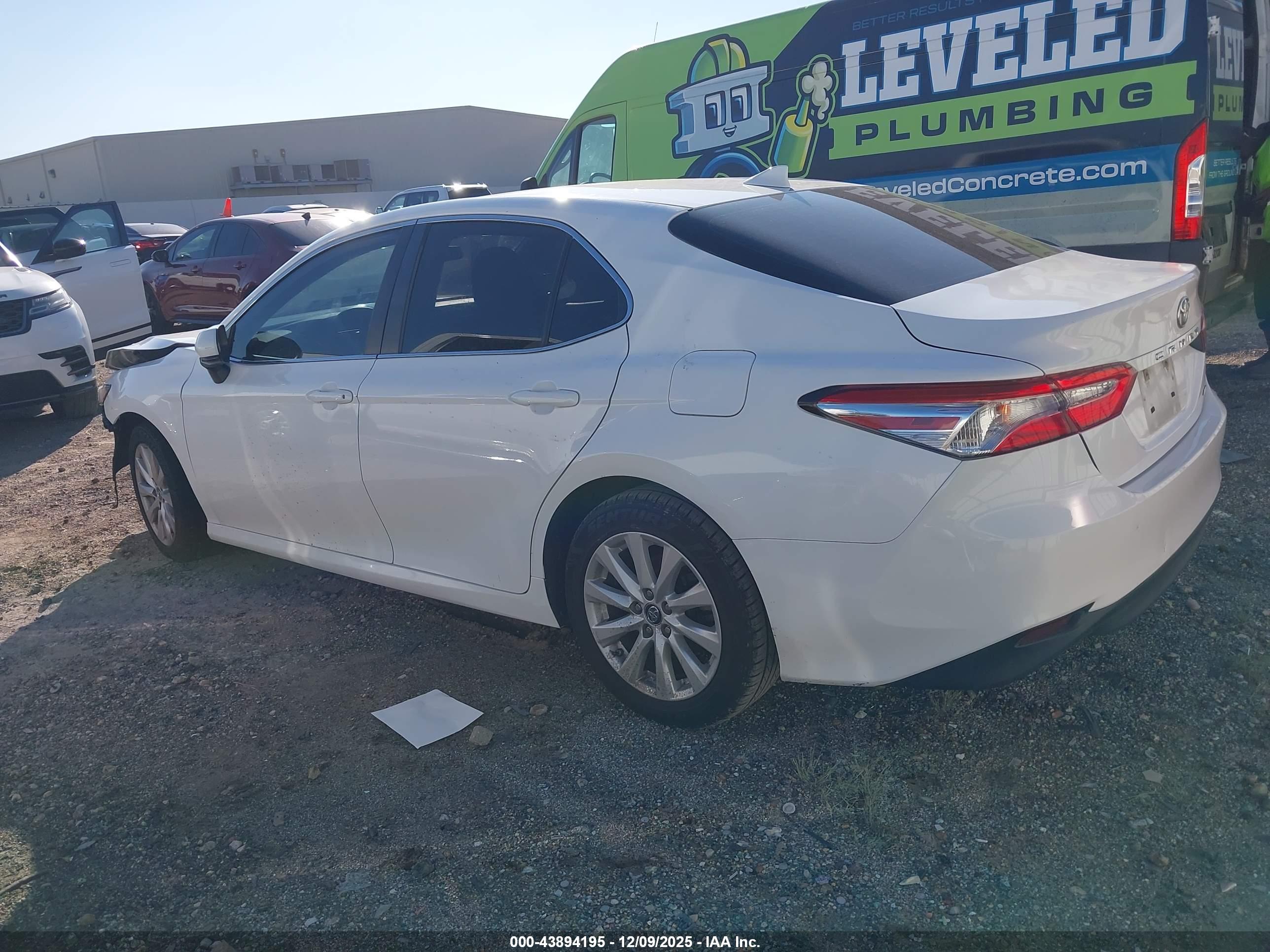 TOYOTA CAMRY image 3