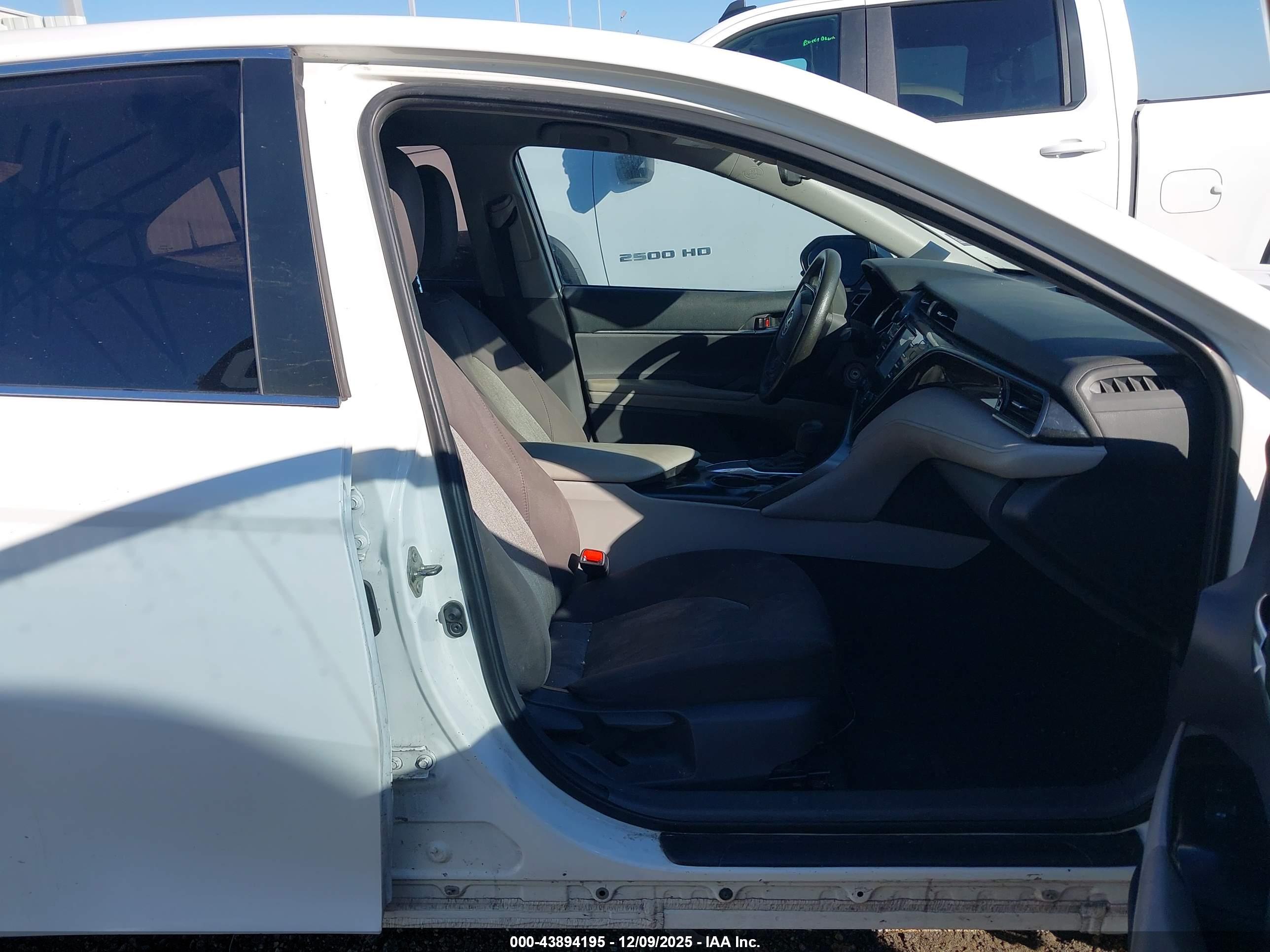 TOYOTA CAMRY image 5