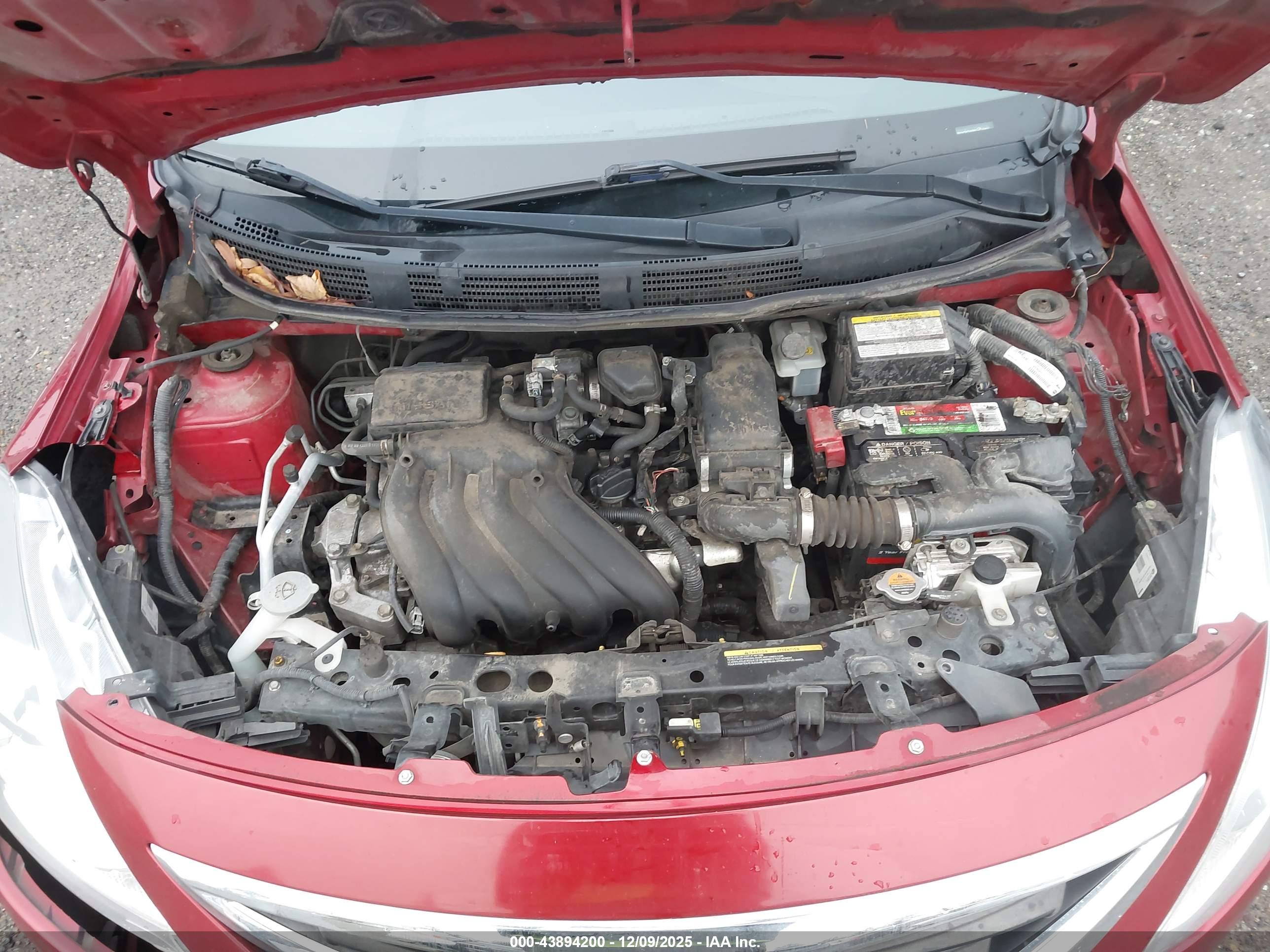 NISSAN VERSA image 10