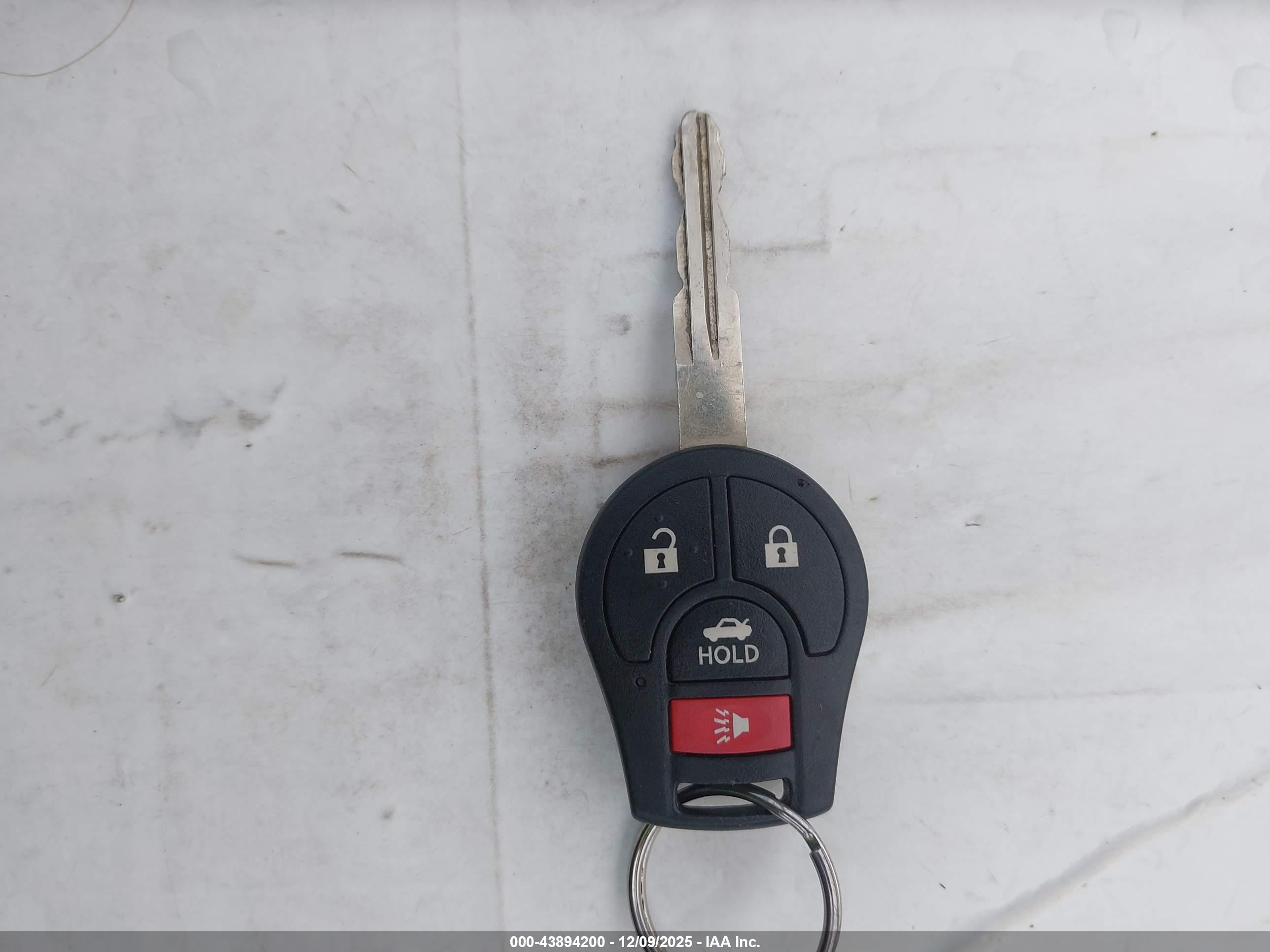 NISSAN VERSA image 11
