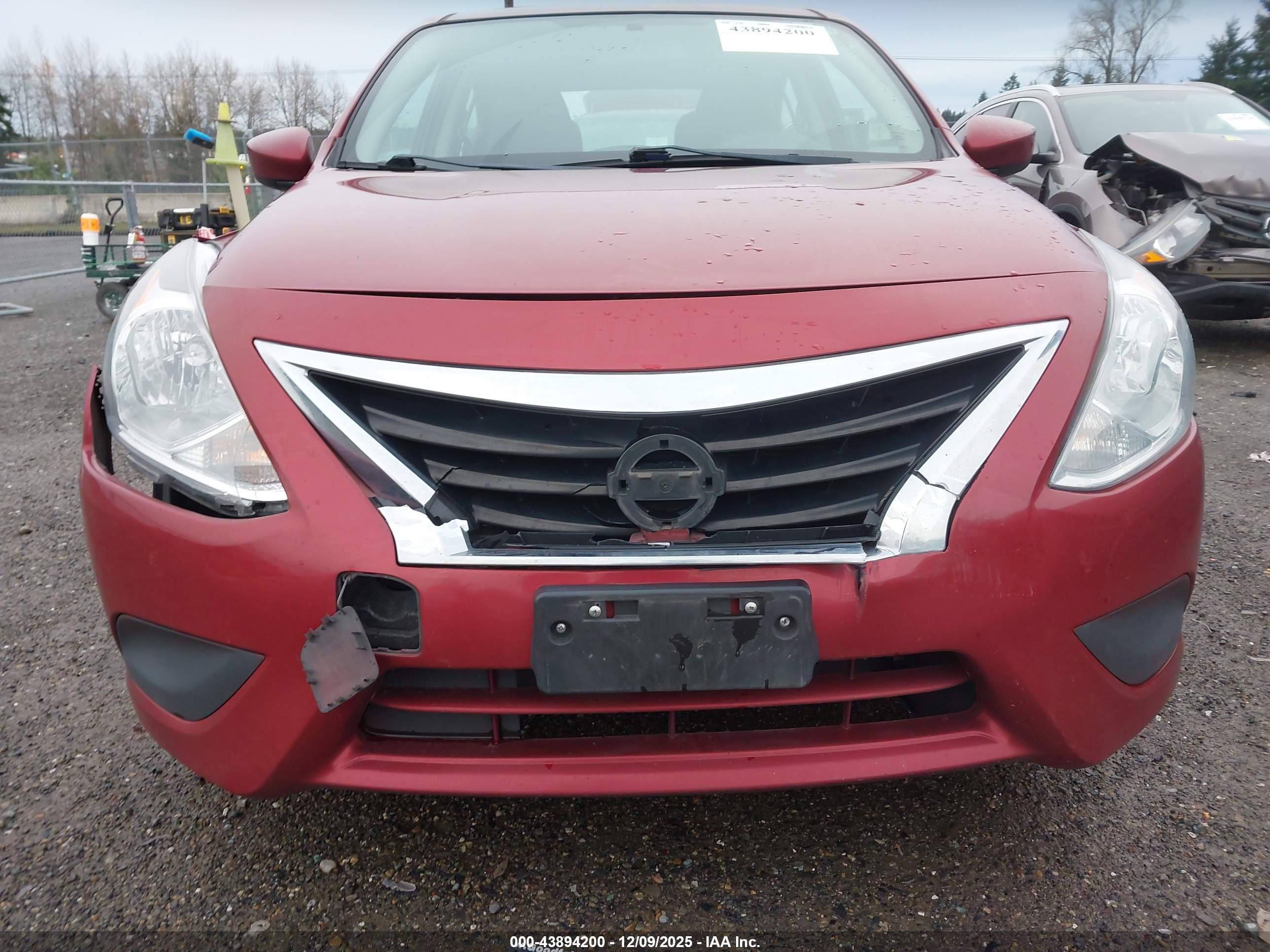 NISSAN VERSA image 6
