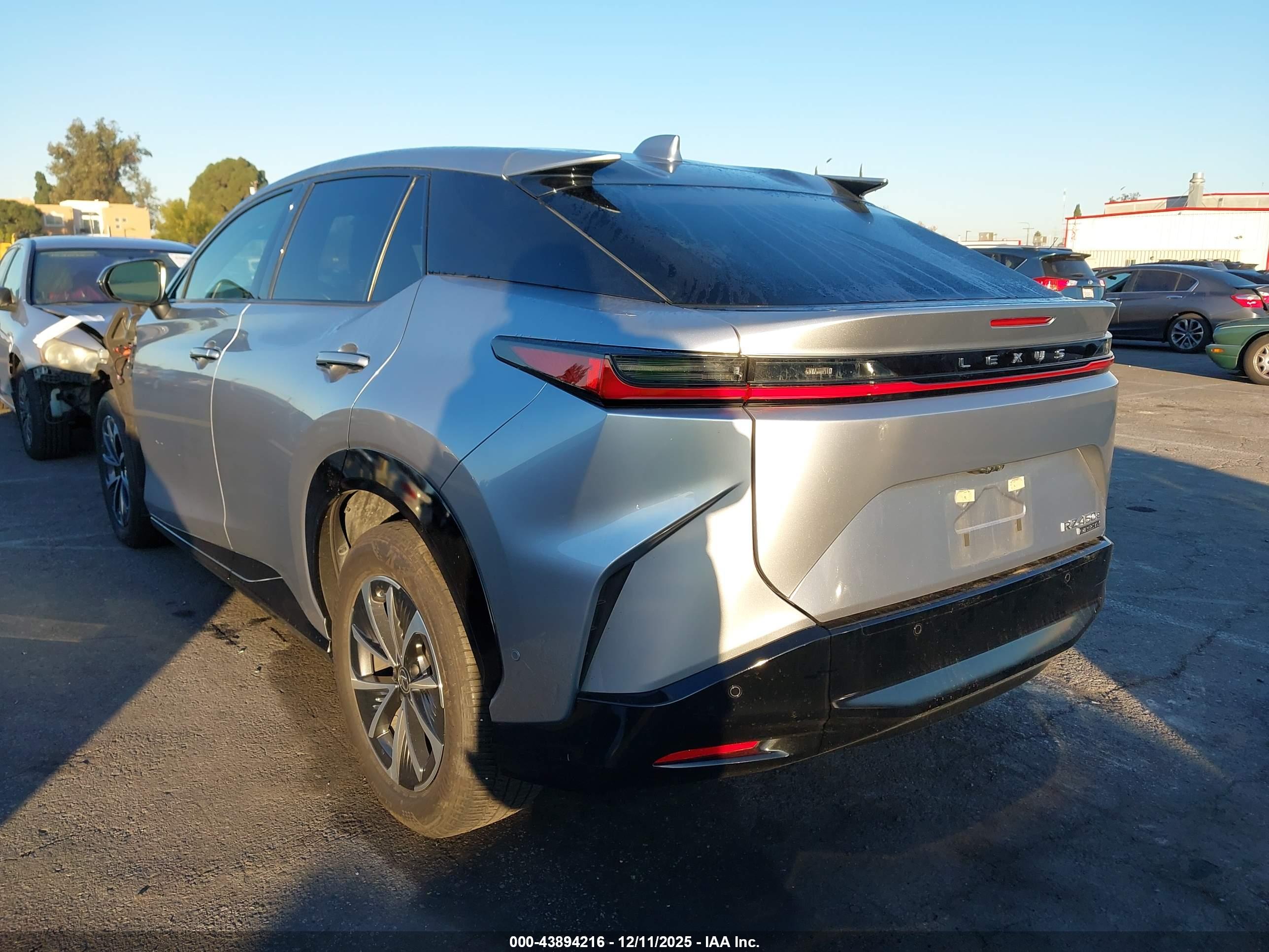 LEXUS RZ image 3