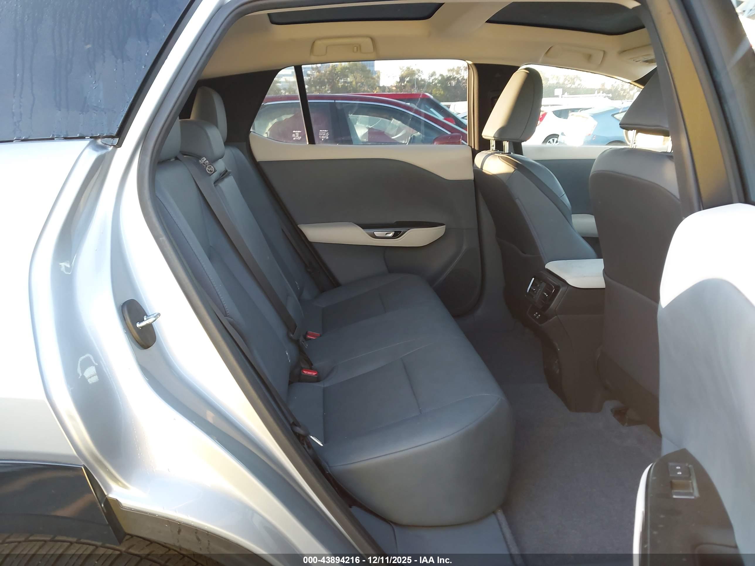 LEXUS RZ image 8