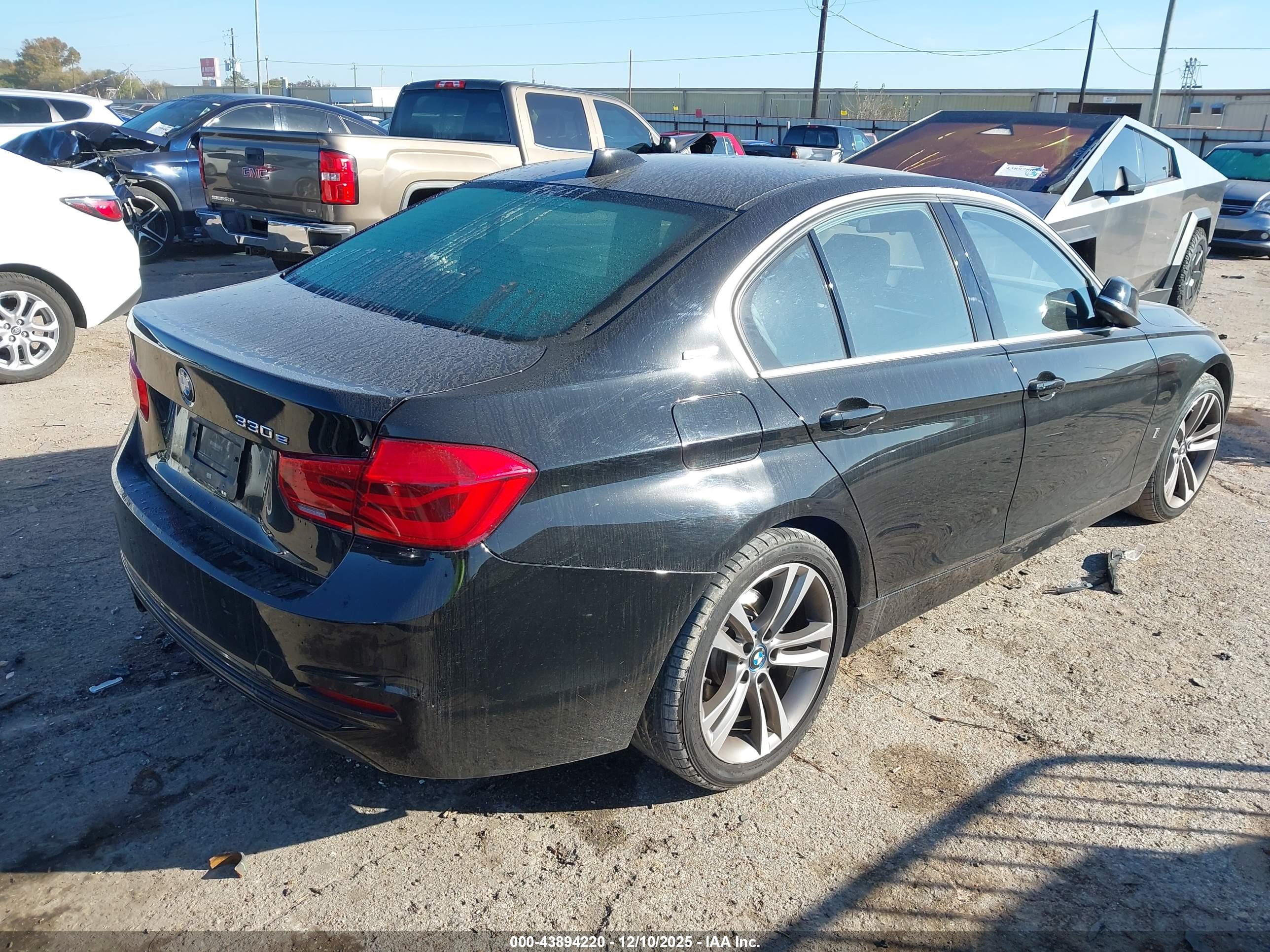 BMW 330E image 4