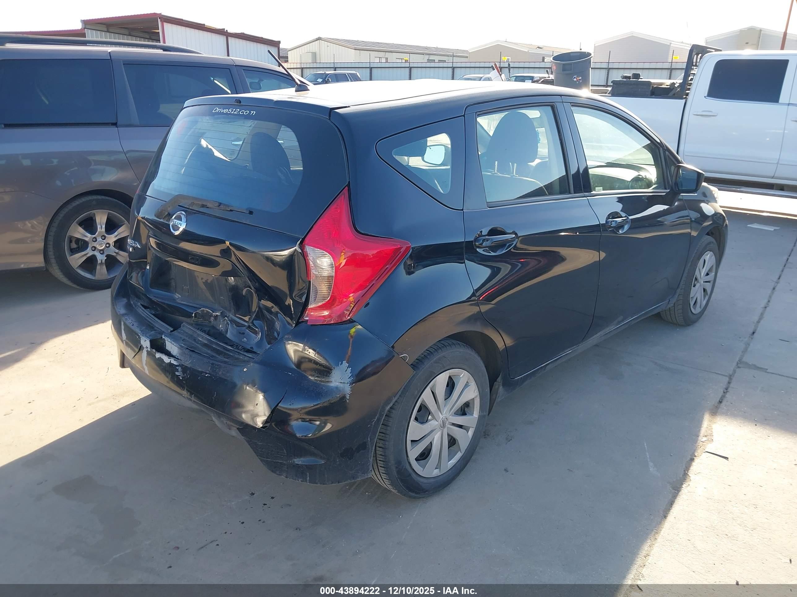 NISSAN VERSA image 4