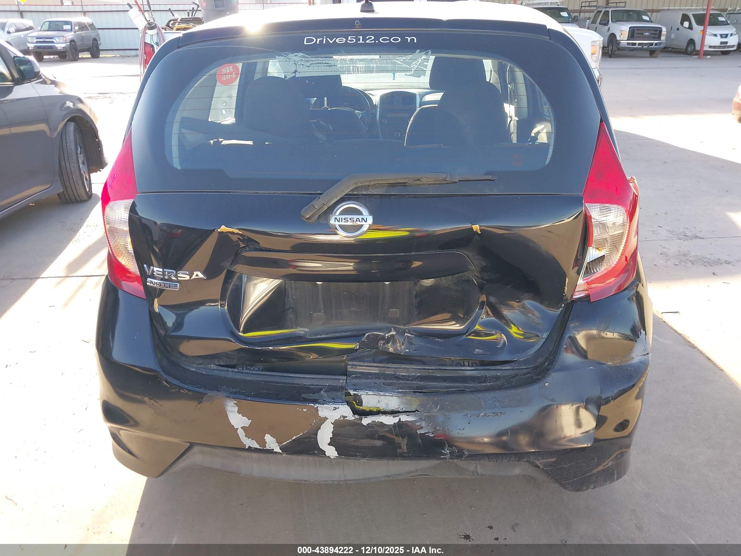 NISSAN VERSA image 6