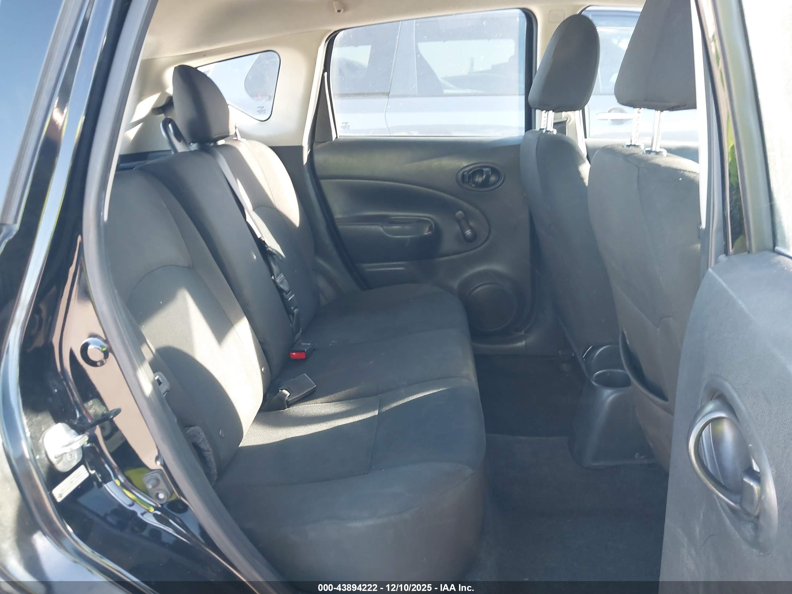 NISSAN VERSA image 8