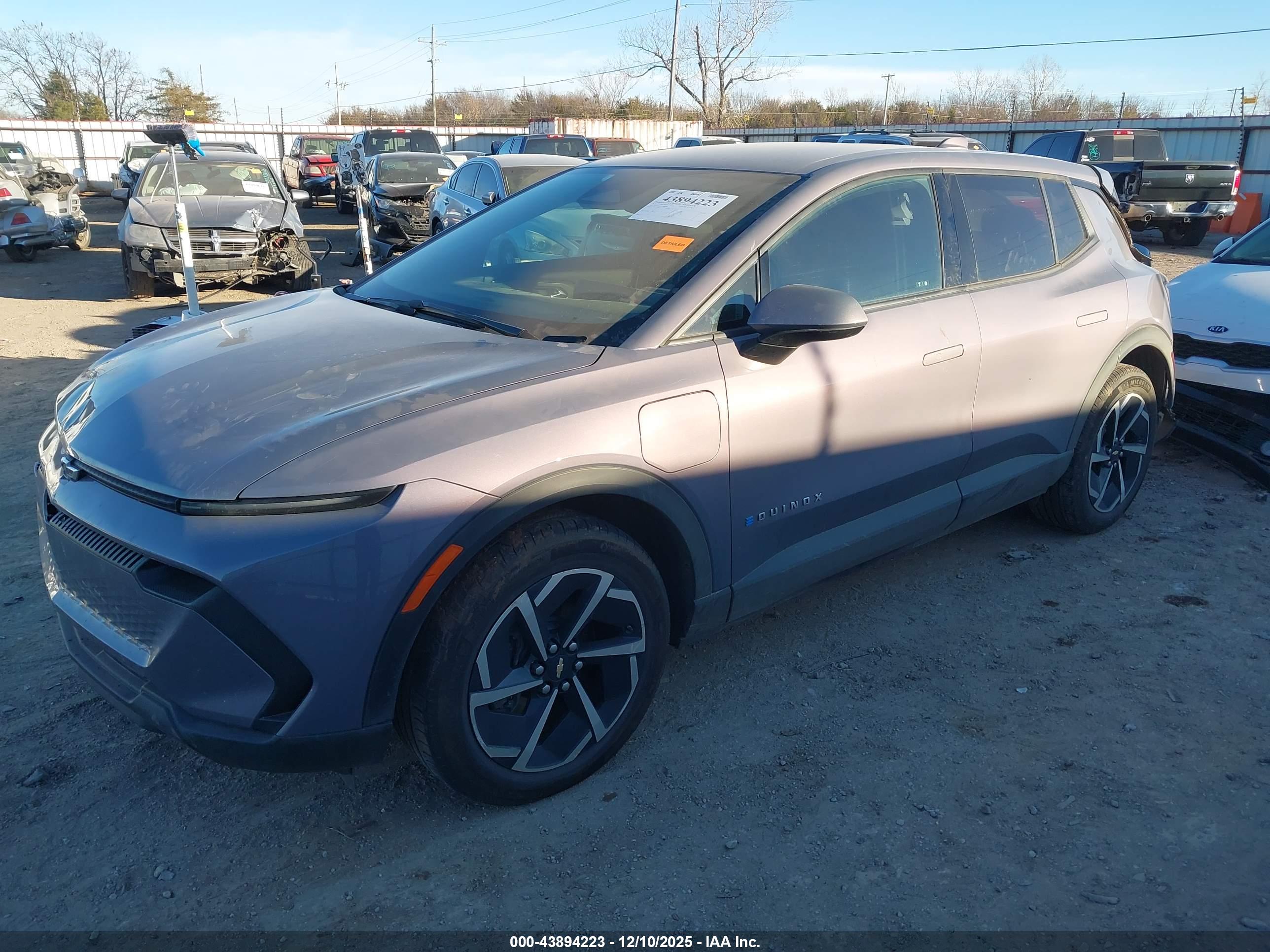 CHEVROLET EQUINOX image 2