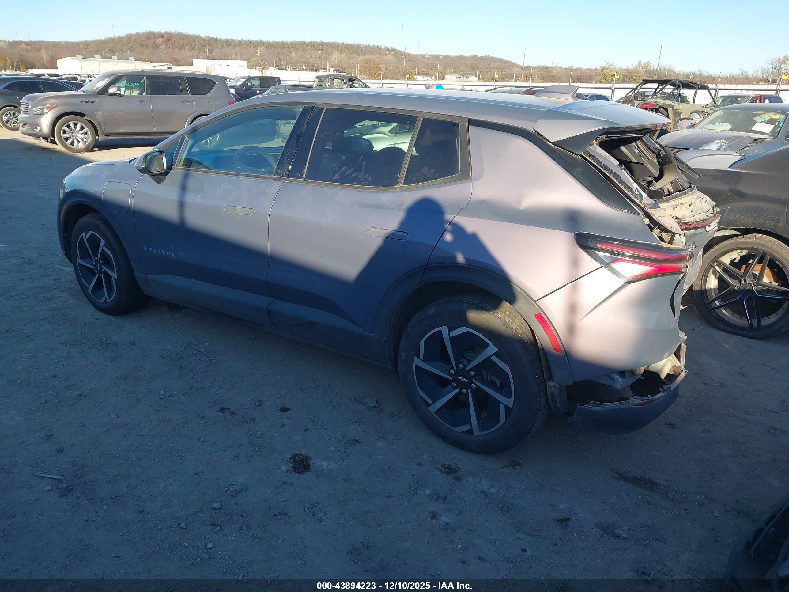 CHEVROLET EQUINOX image 3