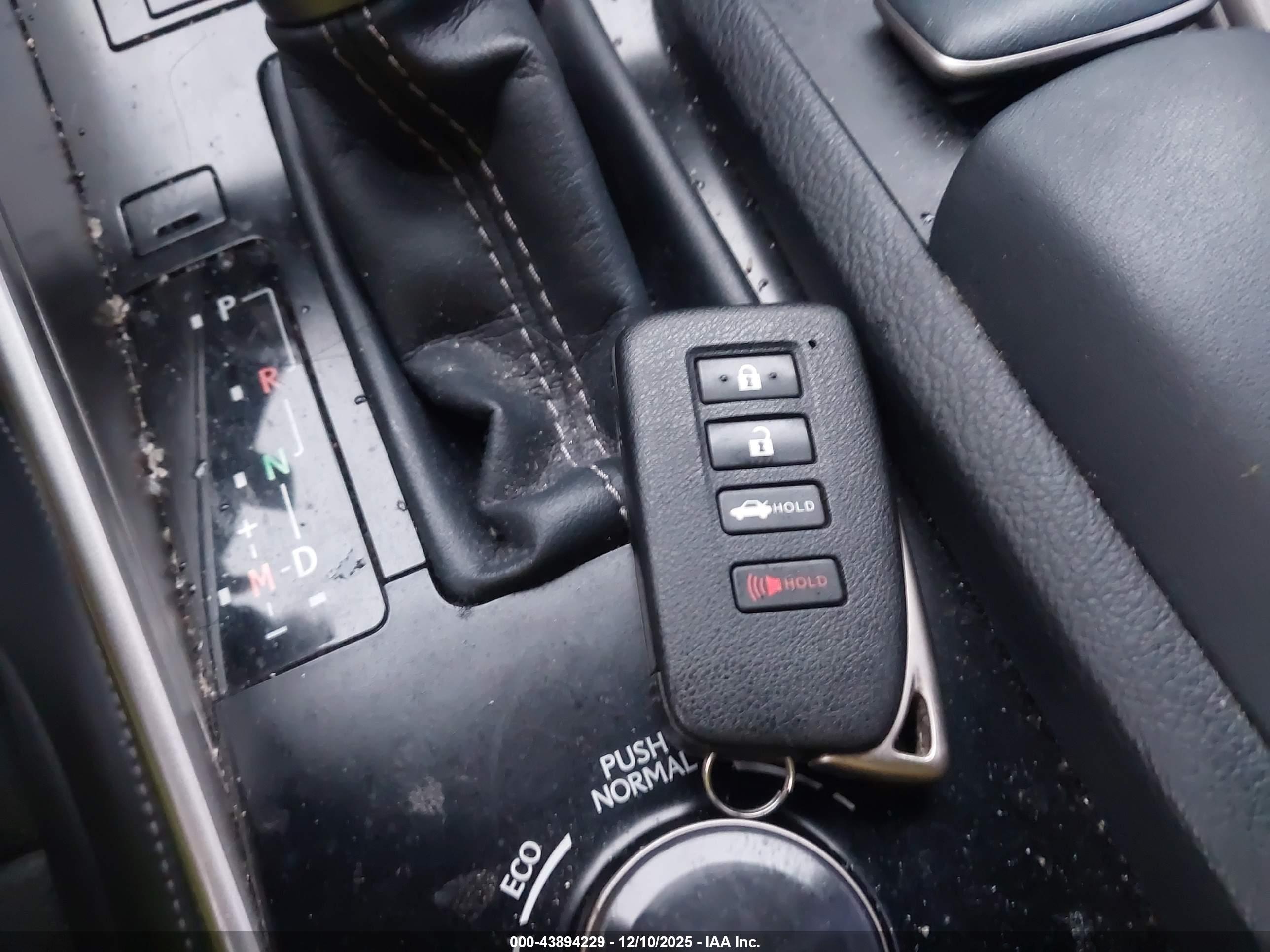 LEXUS IS image 11