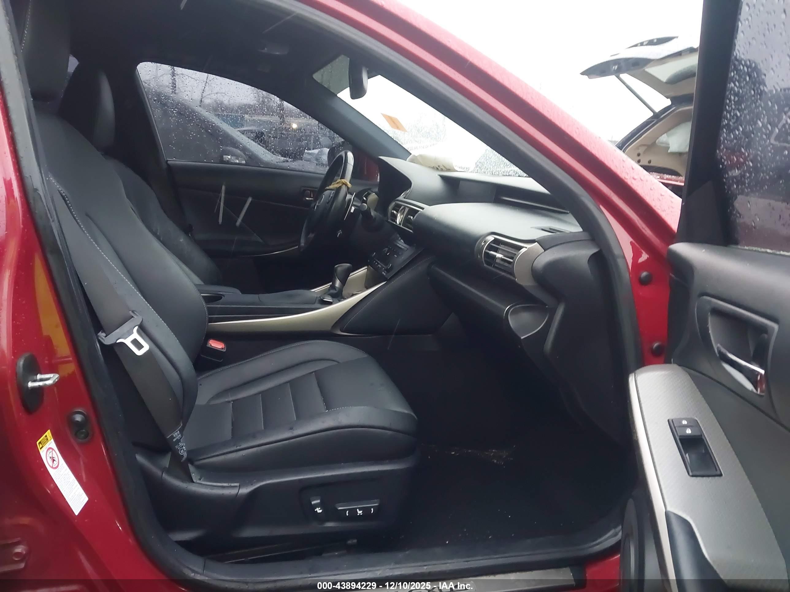 LEXUS IS image 5