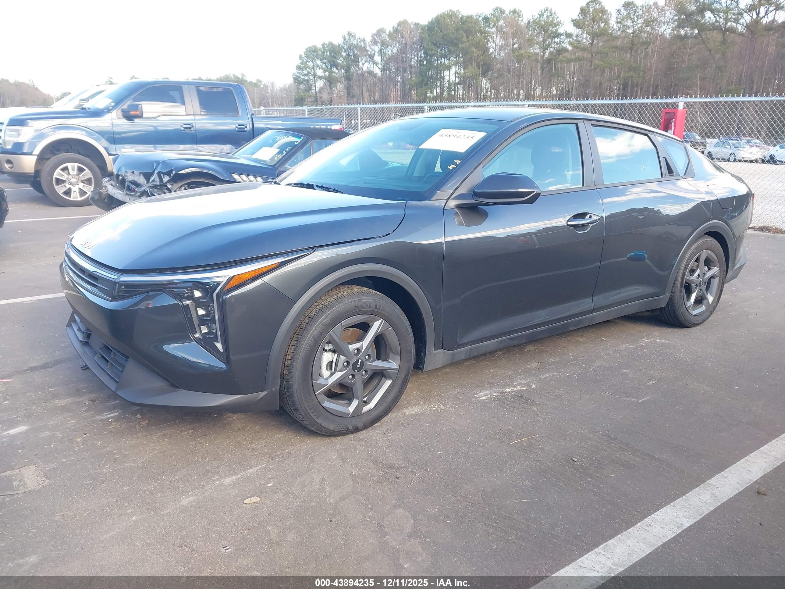 KIA K4 image 2