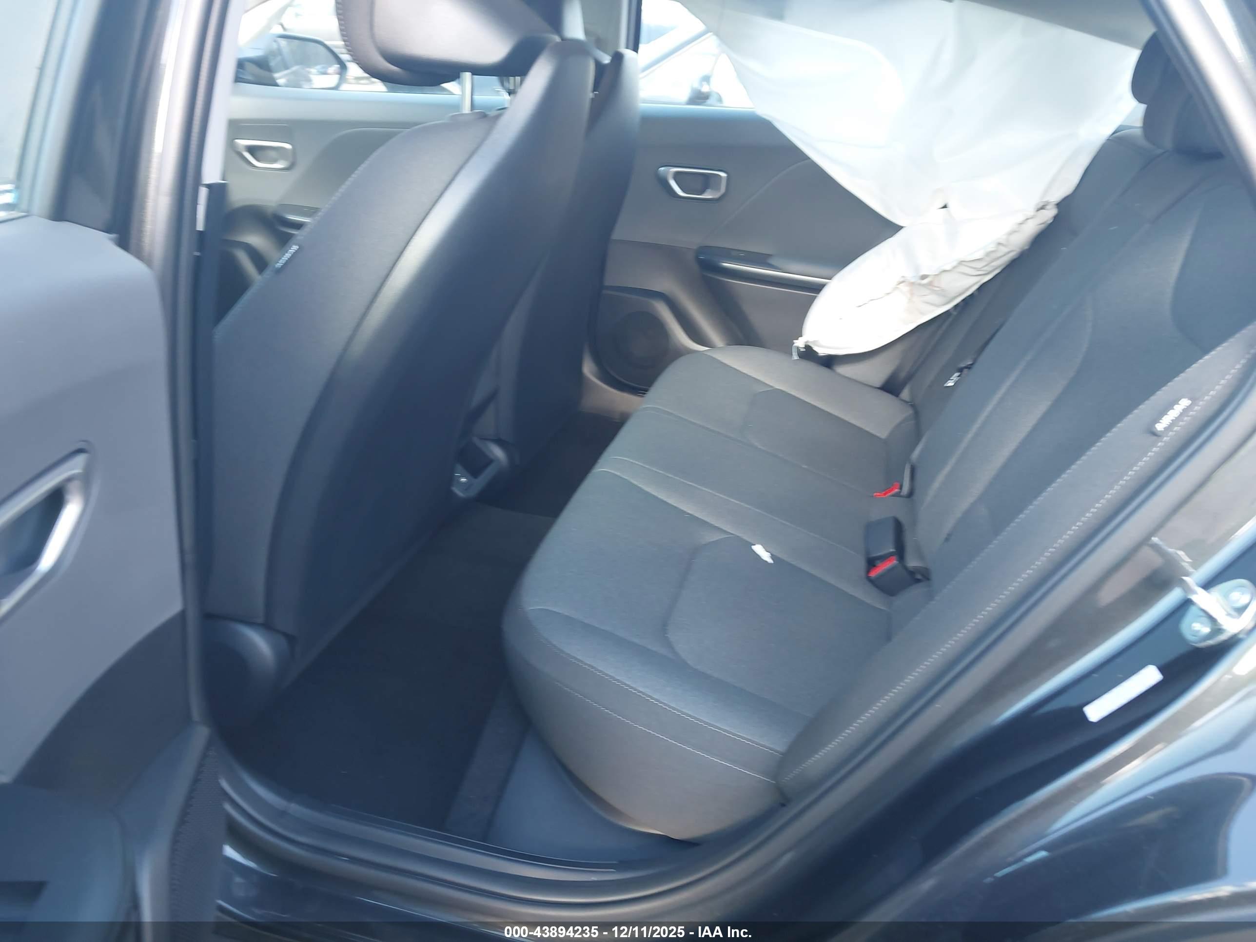 KIA K4 image 8