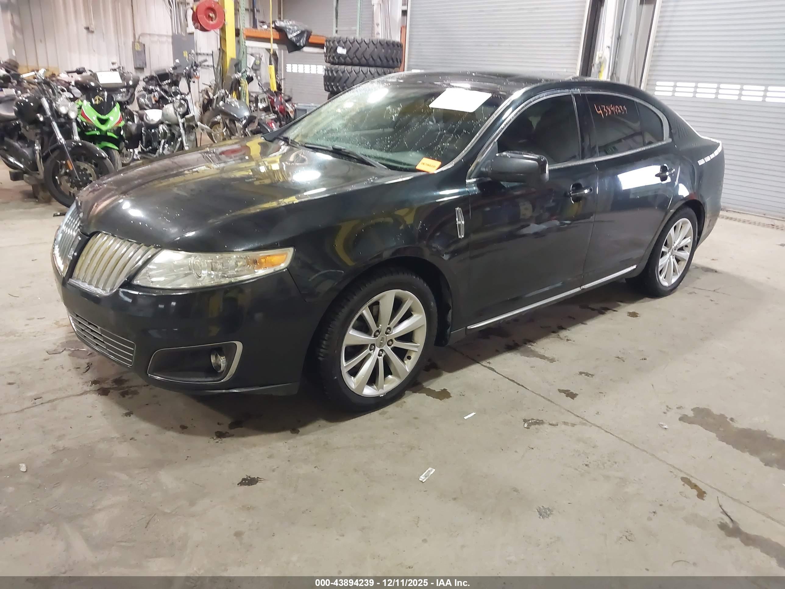 LINCOLN MKS image 2
