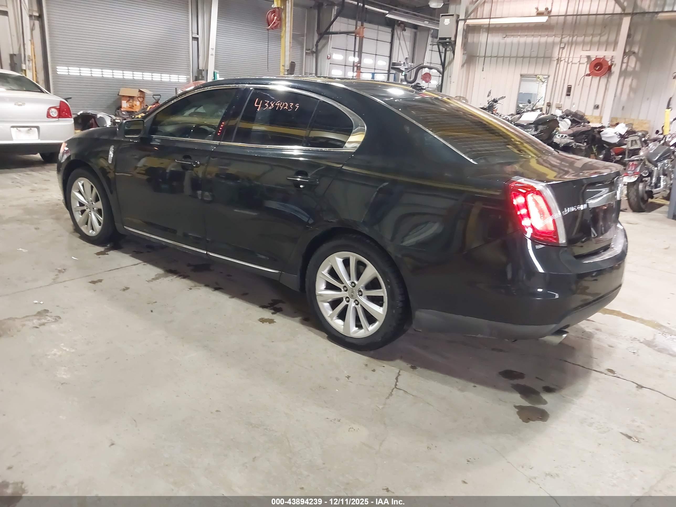 LINCOLN MKS image 3