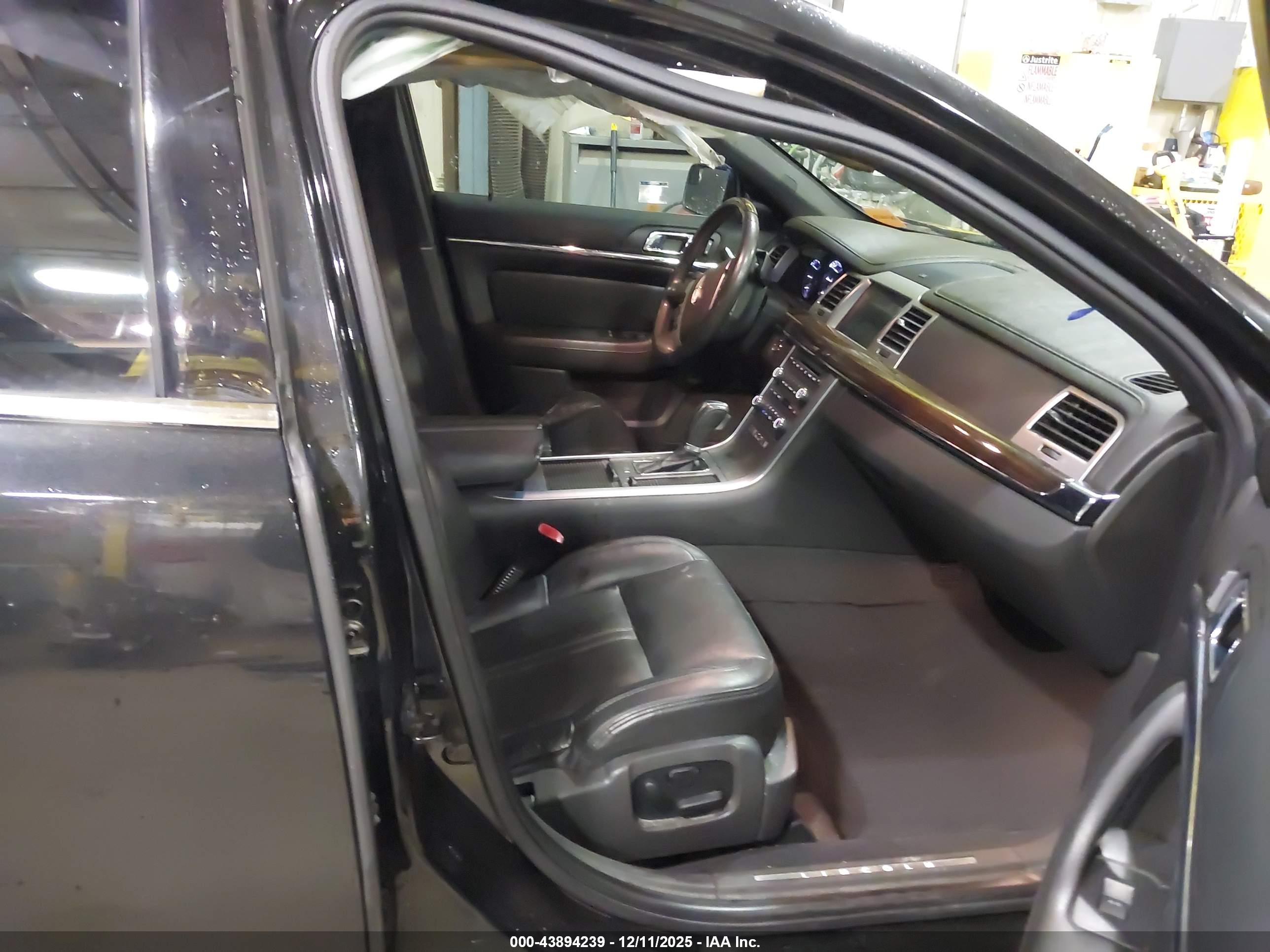 LINCOLN MKS image 5