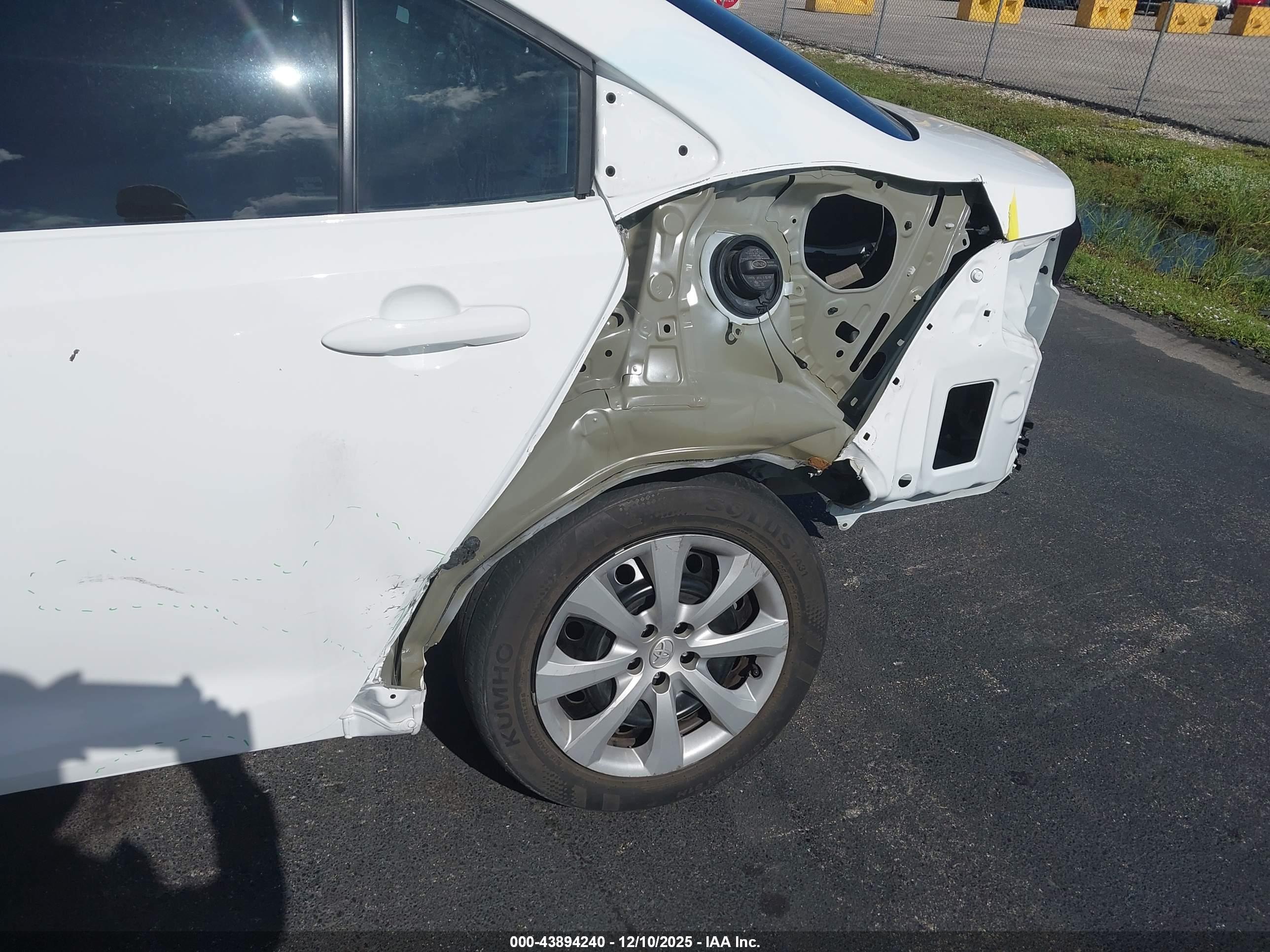 TOYOTA COROLLA image 6