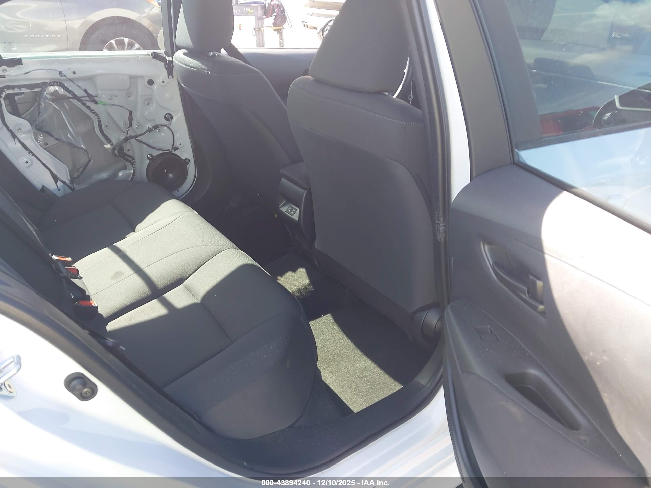 TOYOTA COROLLA image 8