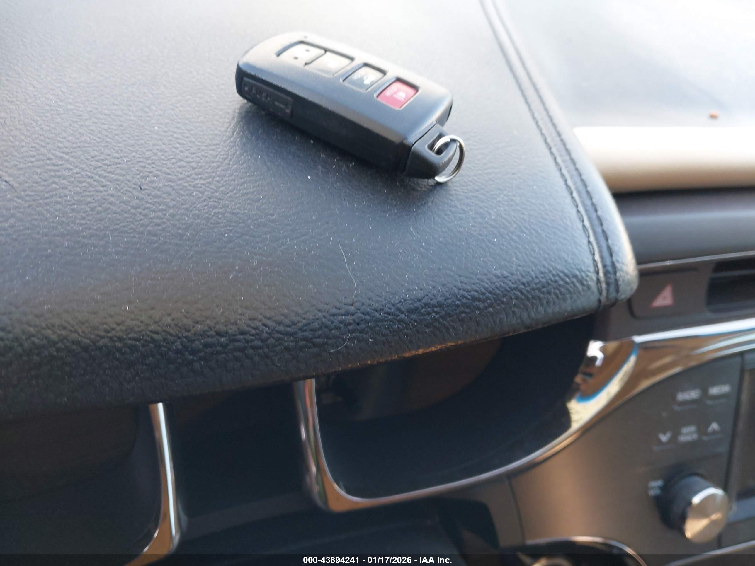 TOYOTA AVALON image 11
