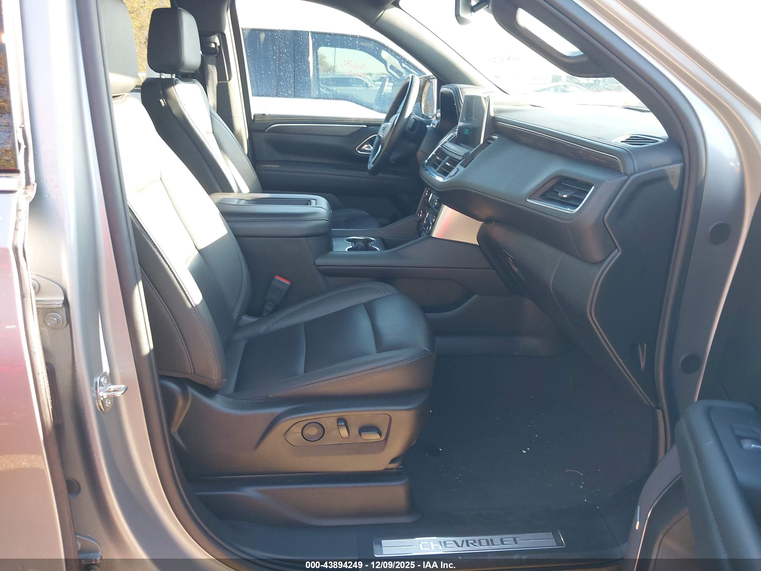 CHEVROLET TAHOE image 5