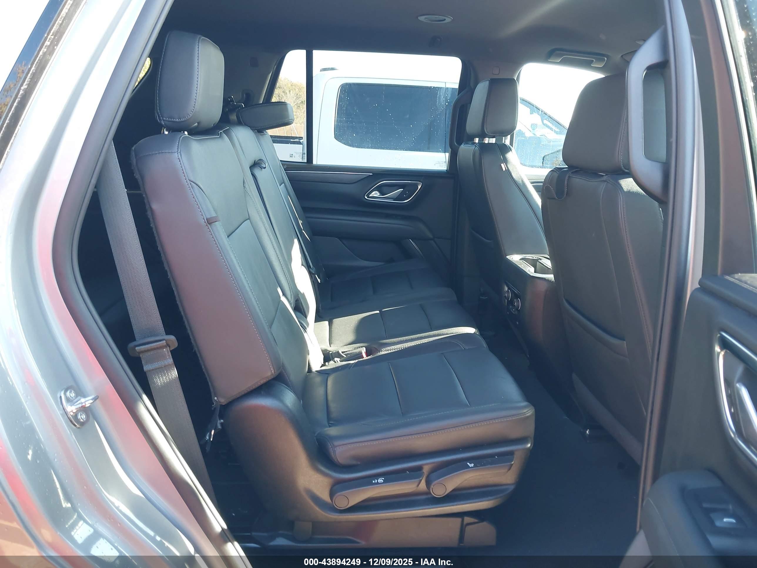 CHEVROLET TAHOE image 8