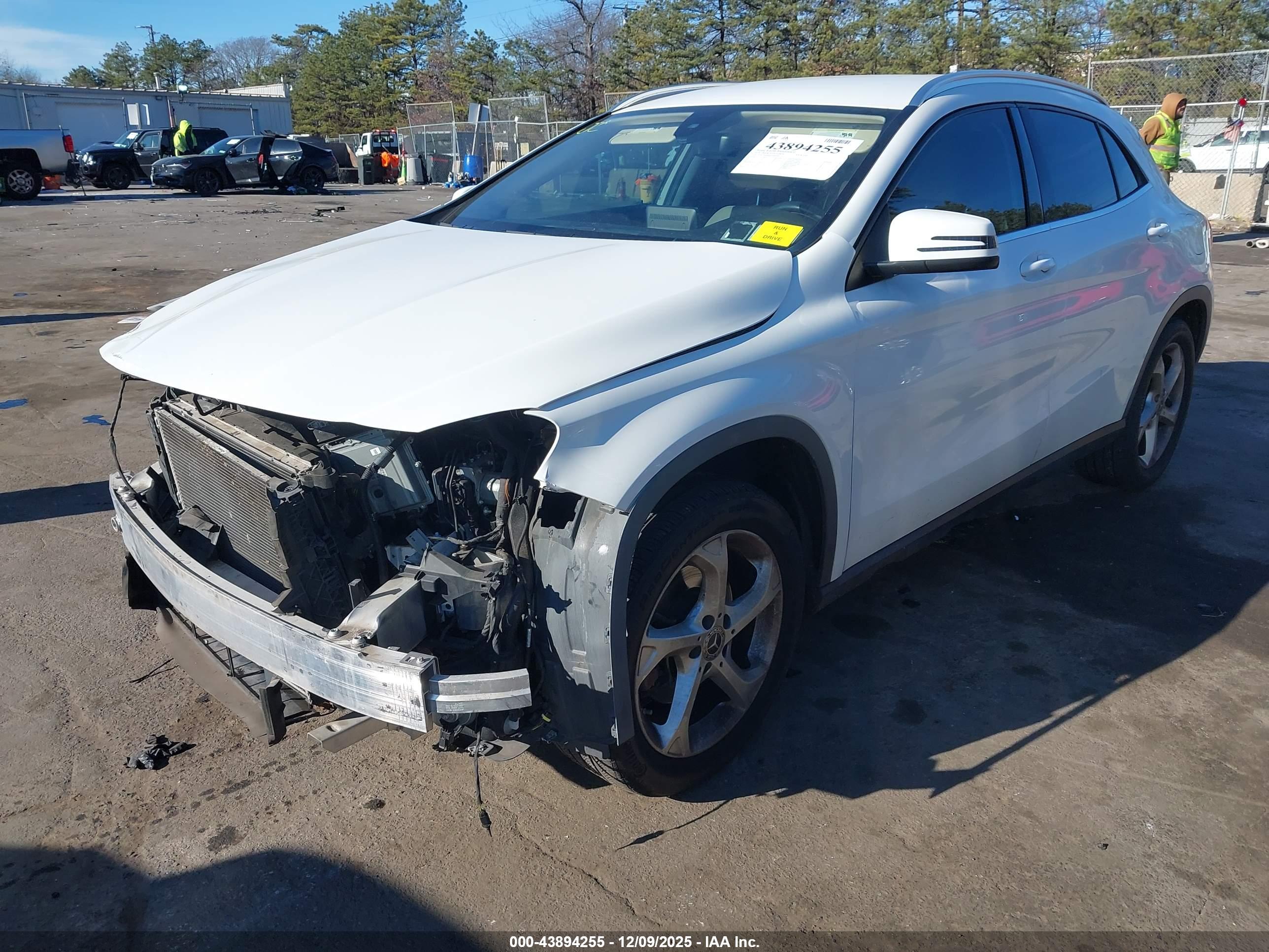 MERCEDES-BENZ GLA image 2