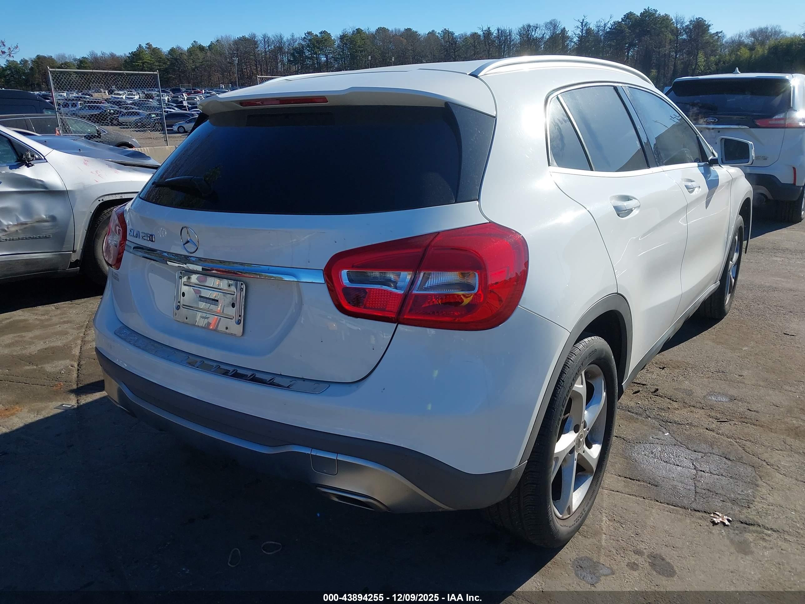 MERCEDES-BENZ GLA image 4